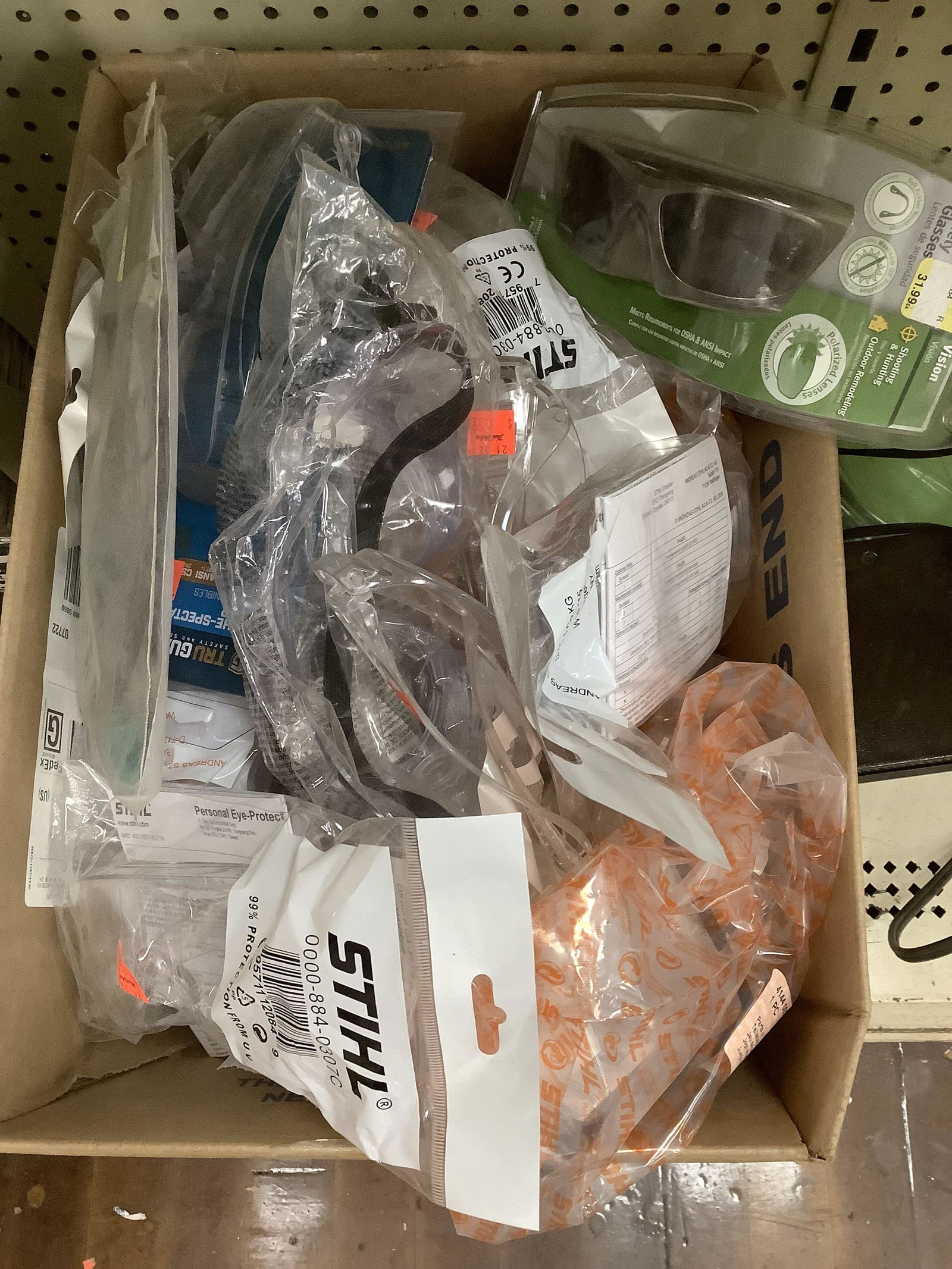 Lot of safety glasses: Lot of safety glasses