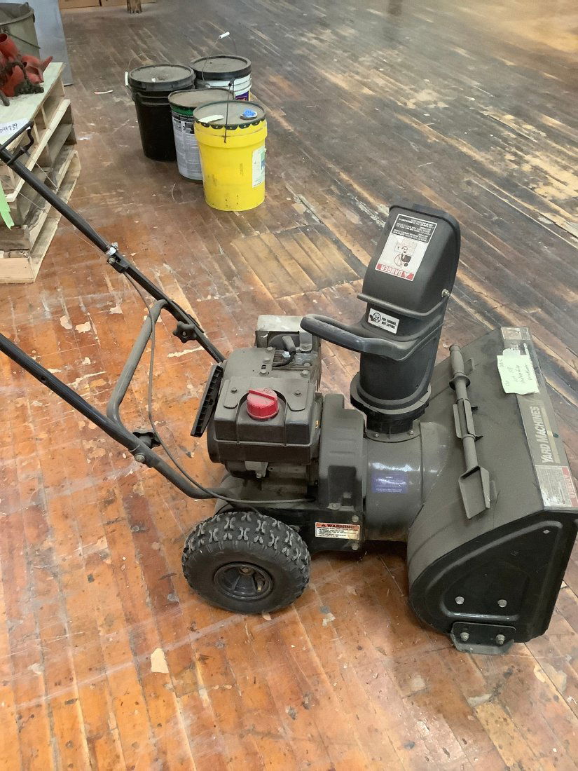 Snow thrower yardmachine (1 of 1)