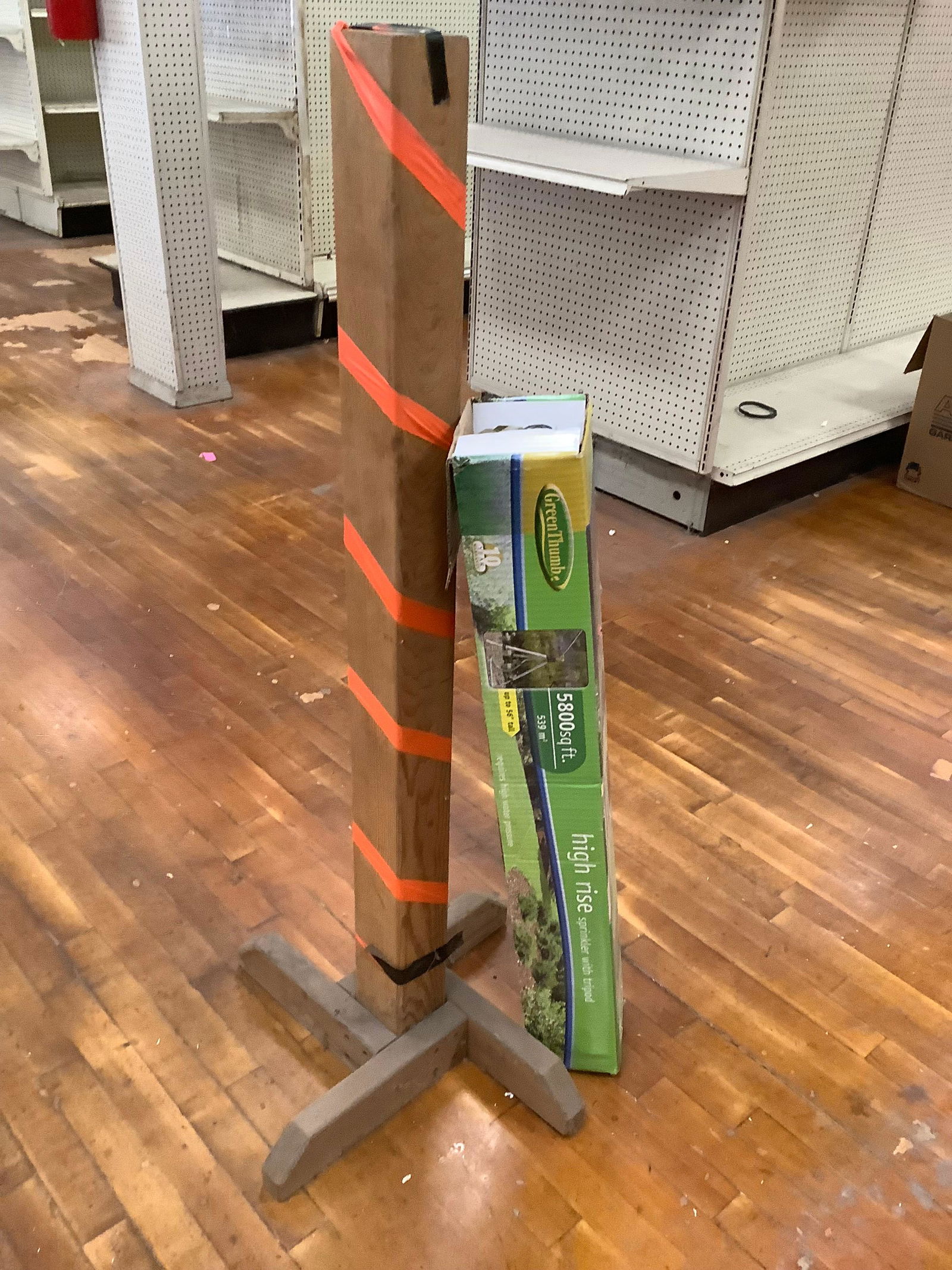 Heavy Duty High Rise Sprinkler with Tripod 5800 Sq Ft. and Display Rack 48" (1 of 1)