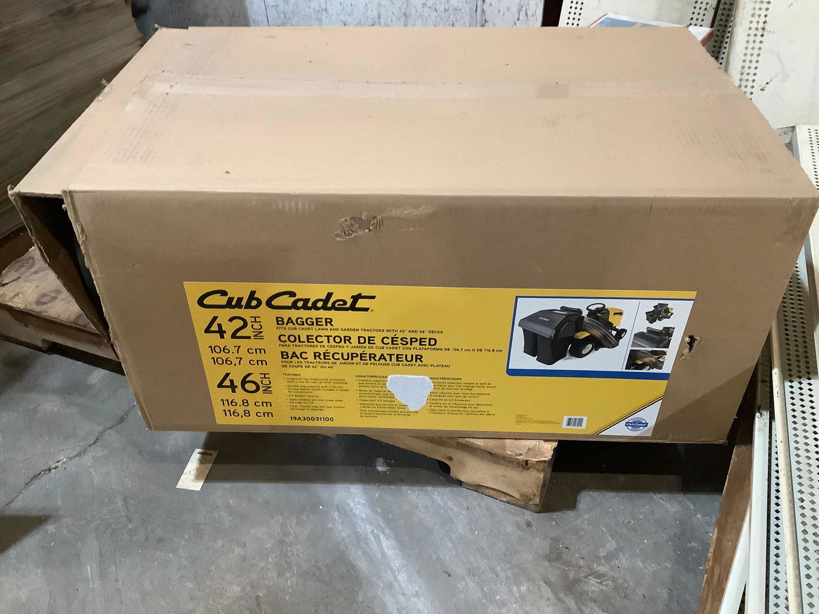 Cub Cadet 42 Inch Bagger (1 of 1)