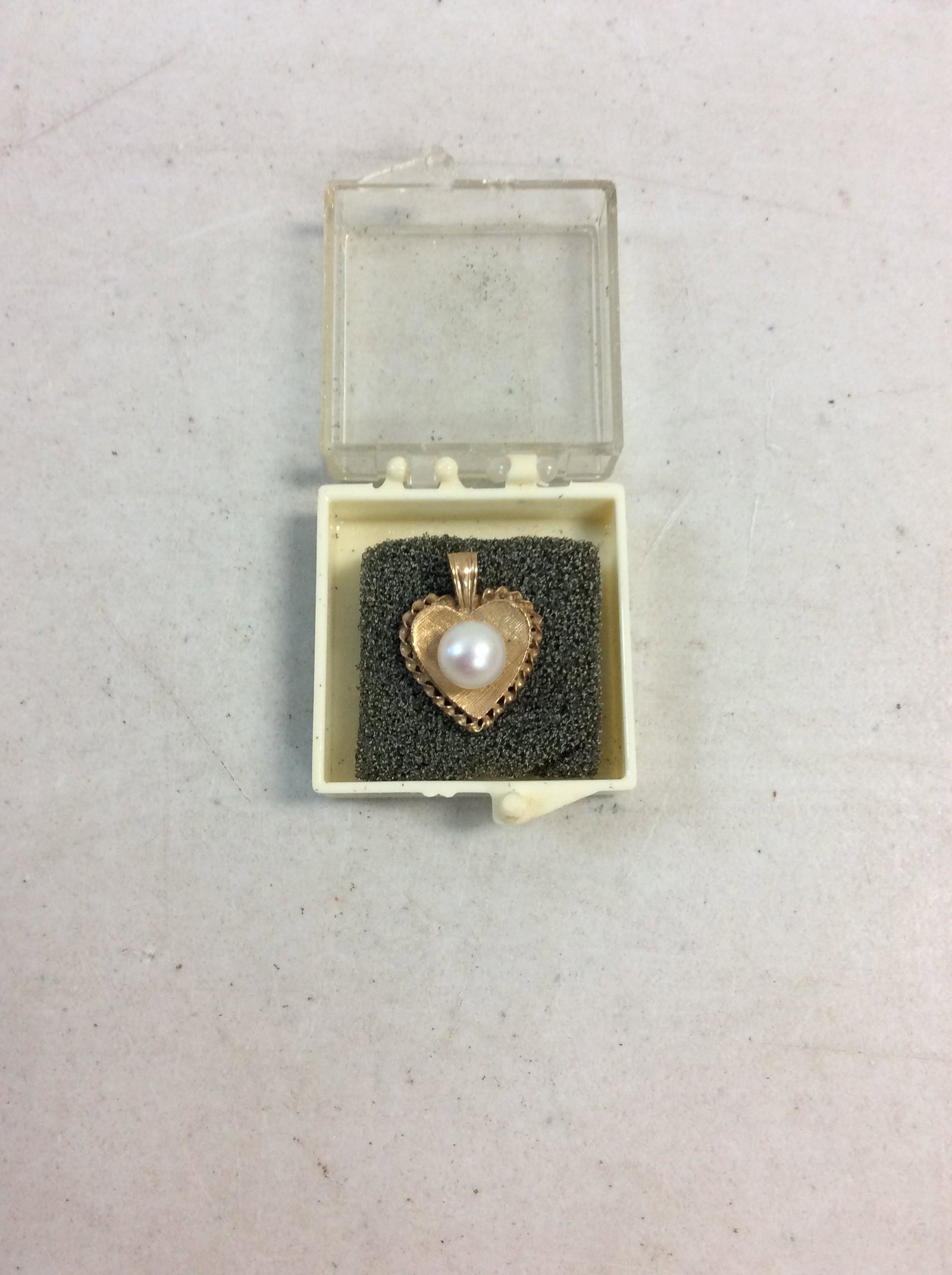 14K Heart Pendant with Pearl: 14K Heart Pendant with Pearl