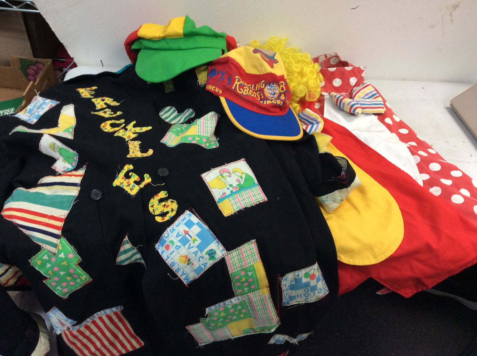 Lot of RINGLING BROS BARNUM & BAILEY CIRCUS clown outfit (1 of 1)