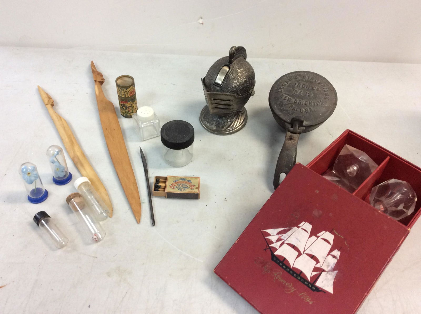 Lot of knight helmet lighter, vintage matchbox, vintage cast iron shaver and more (1 of 1)
