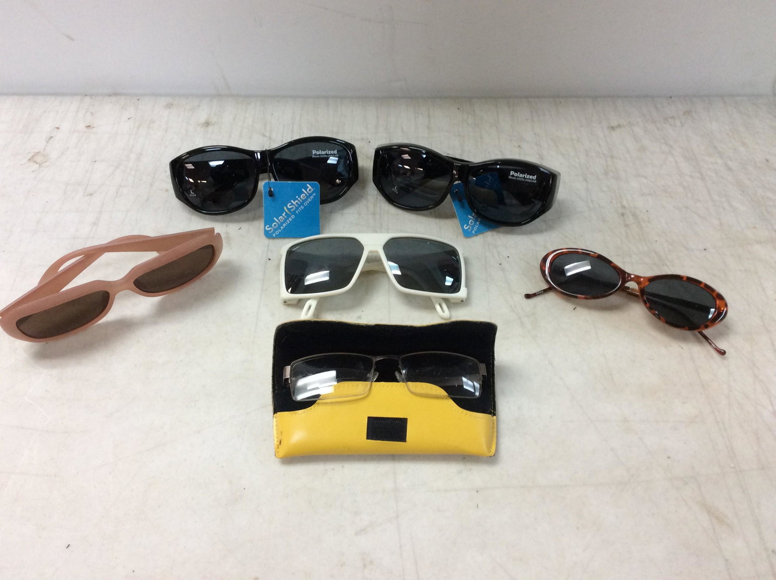 Lot of sunglasses: Lot of sunglasses