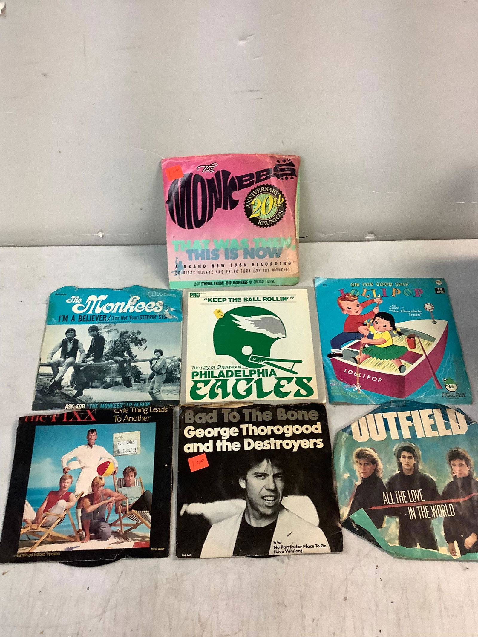 Lot of vintage 45 RPM records from THE MONKEYS and other various artists (1 of 1)