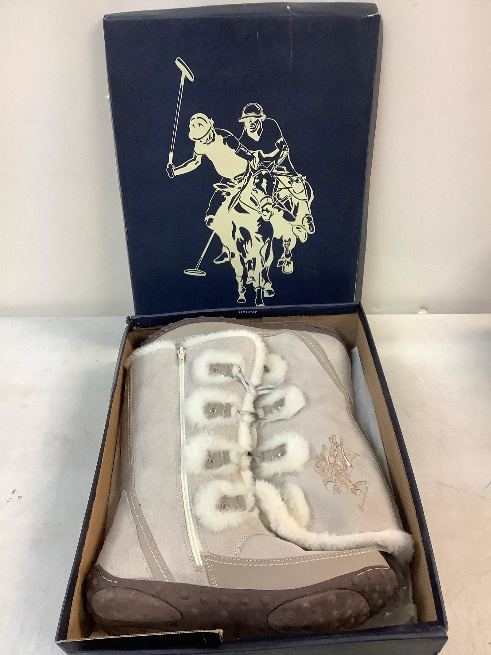 NEW U.S. POLO ASSN. size M11 white fur boots: NEW U.S. POLO ASSN. size M11 white fur boots