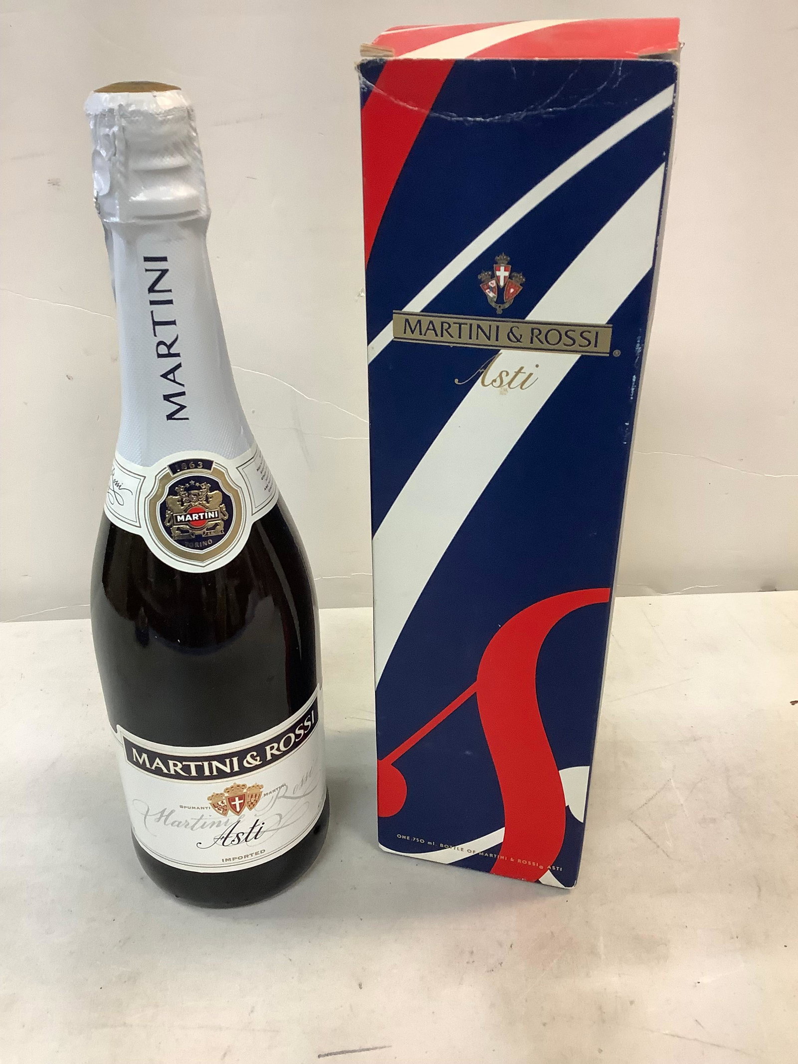 IMPORTED MARTINI & ROSSI Asti Spumanti with box 750ml: IMPORTED MARTINI & ROSSI Asti Spumanti with box 750ml