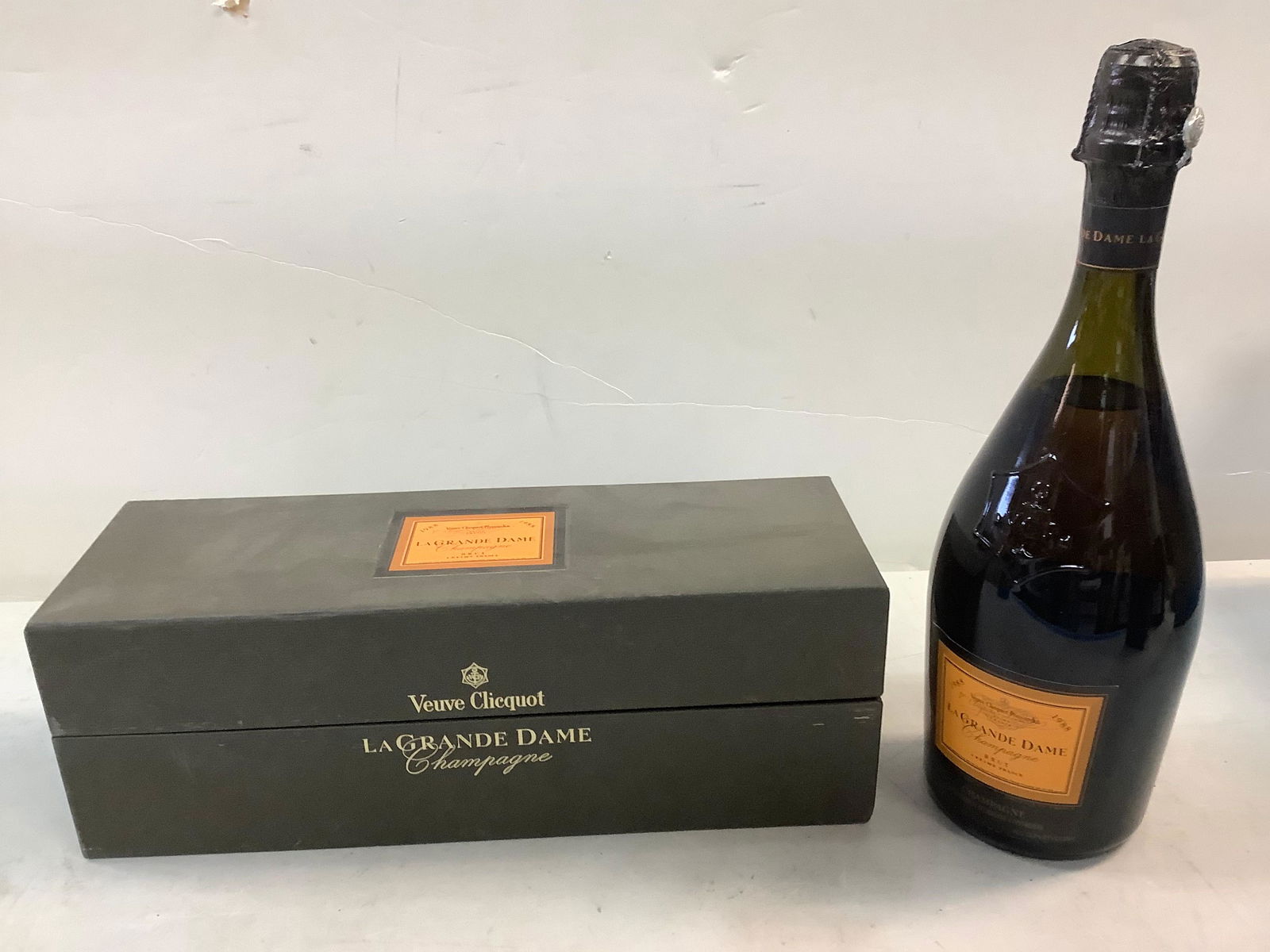 1988 french VEUVE CLIEQUOT PONSARDIN LA GRANDE DAME BRUT CHAMPAGNE 750ml (1 of 1)