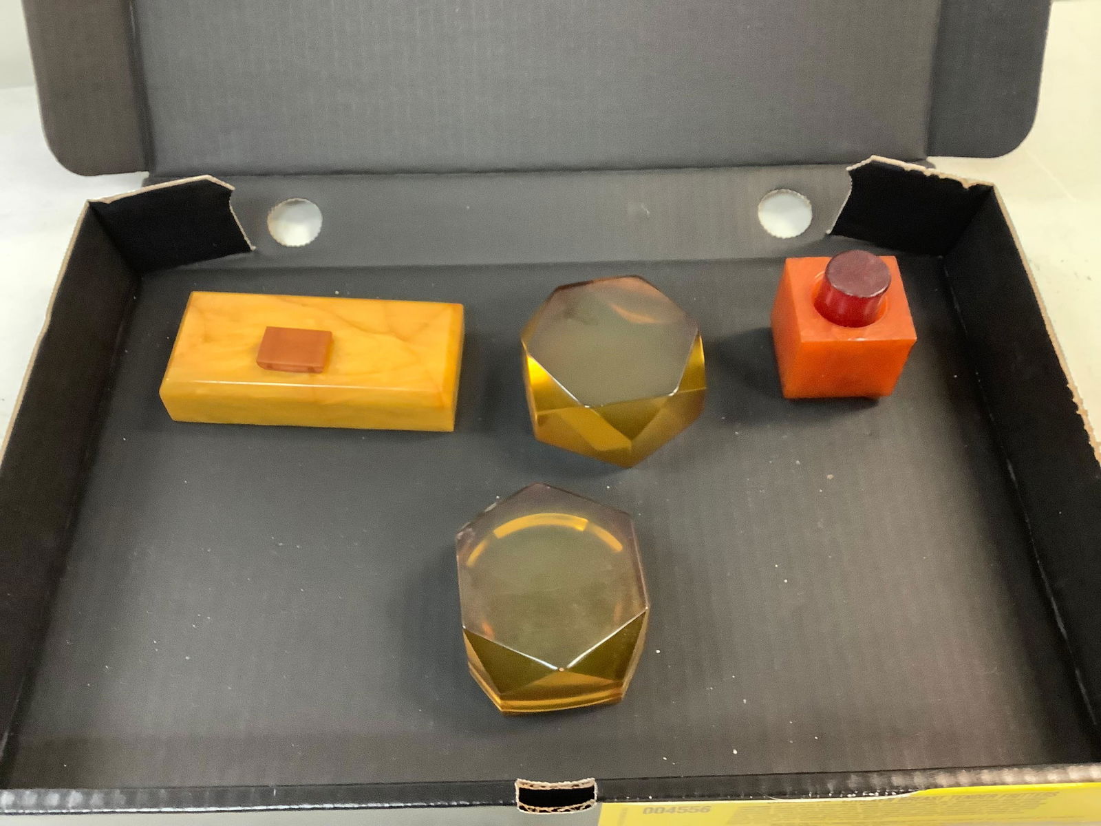 Lot of Vinatge Bakelite Pieces: Lot of Vinatge Bakelite Pieces