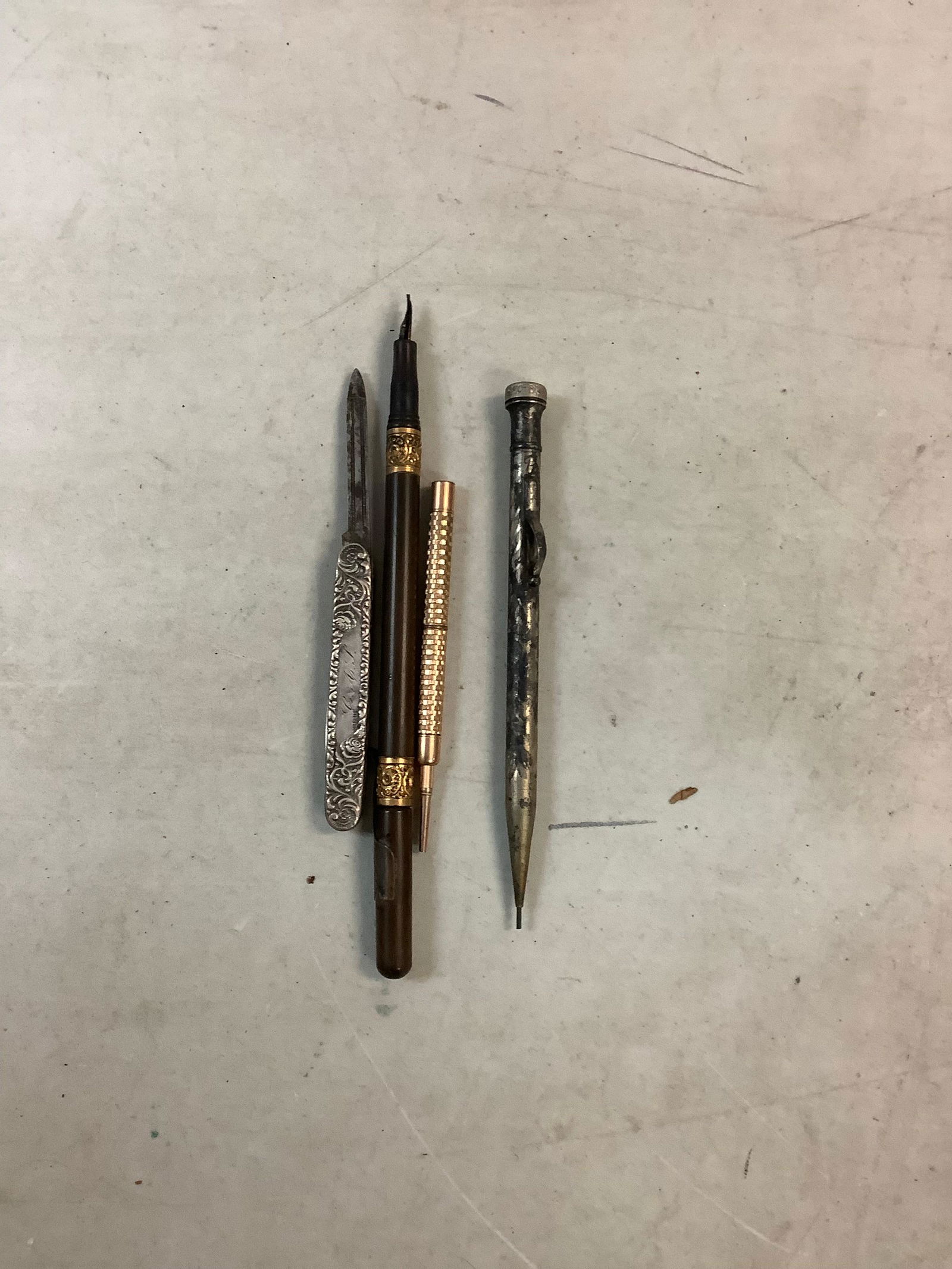 Pocket knife, ink pen and other various pens (1 of 1)