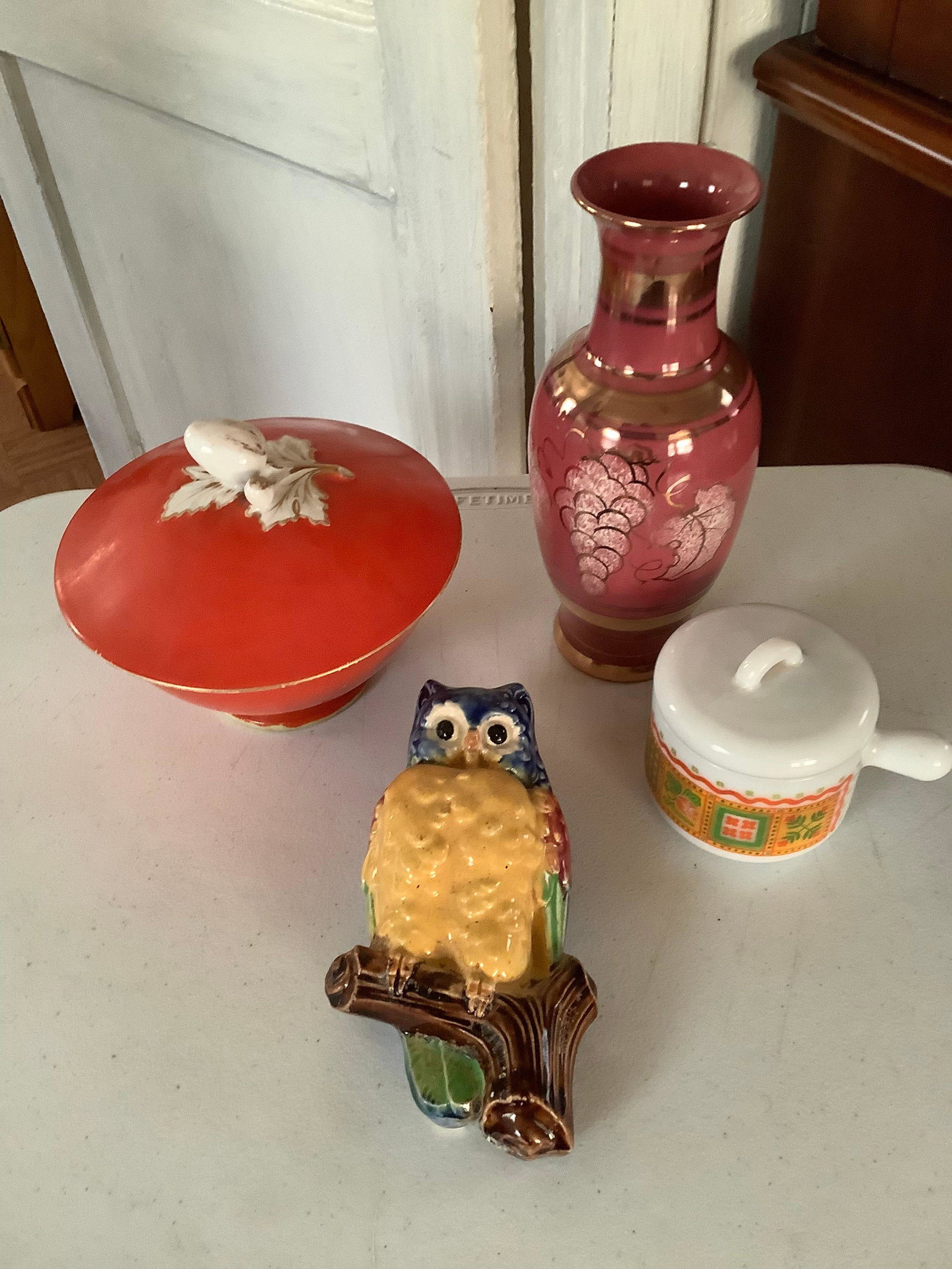 Lot of Ceramic Bird Hanging Vase, Vintage Lidded Bowl, Vee Jackson Vase and Lidded Handle Cup w/: Lot of Ceramic Bird Hanging Vase, Vintage Lidded Bowl, Vee Jackson Vase and Lidded Handle Cup w/ Handle Tallest 9.5"