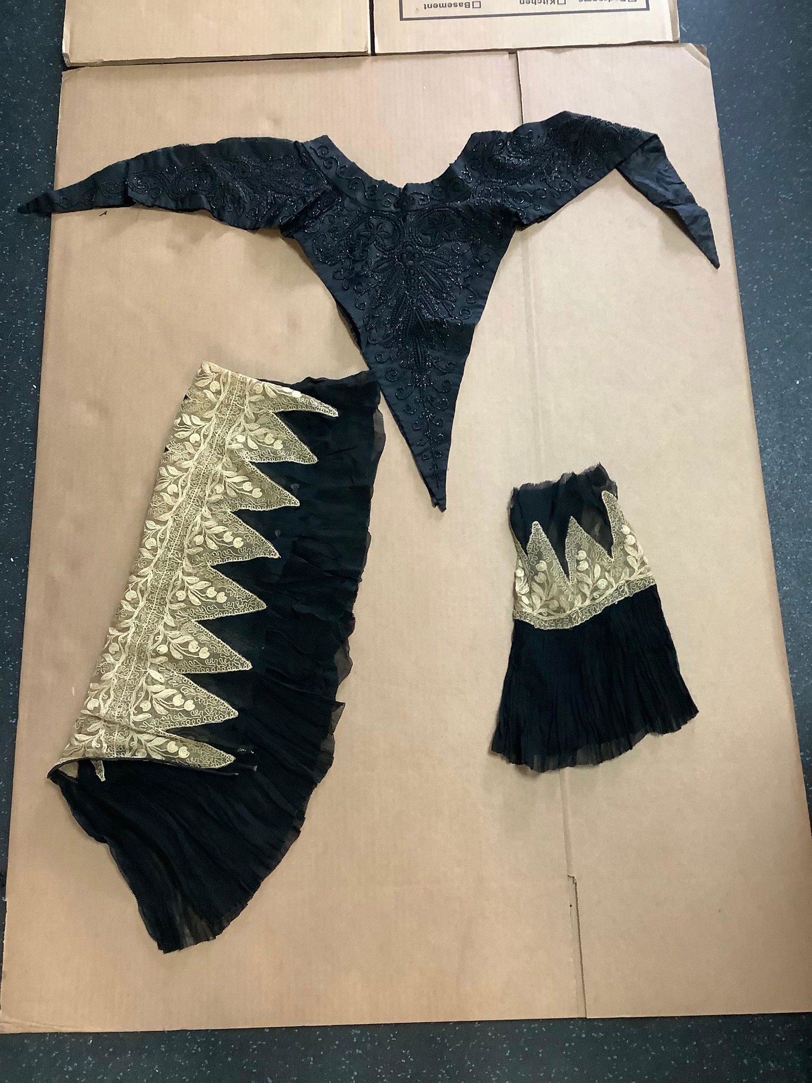 Lot of vintage beaded collar and lace fabric (1 of 1)