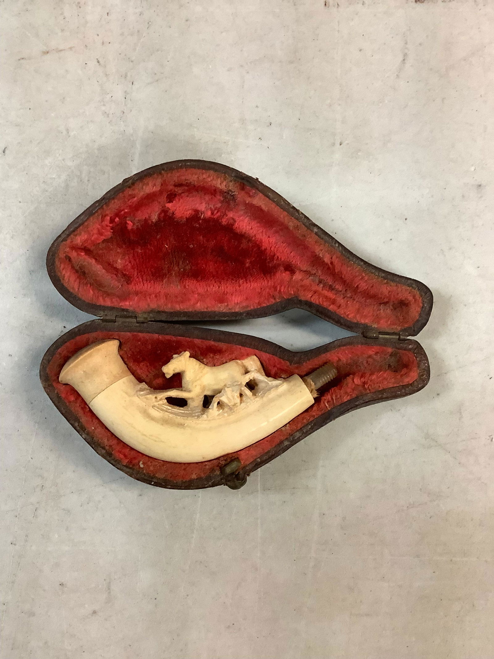 Vintage Merchem pipe in hard leather case 3in long (1 of 1)