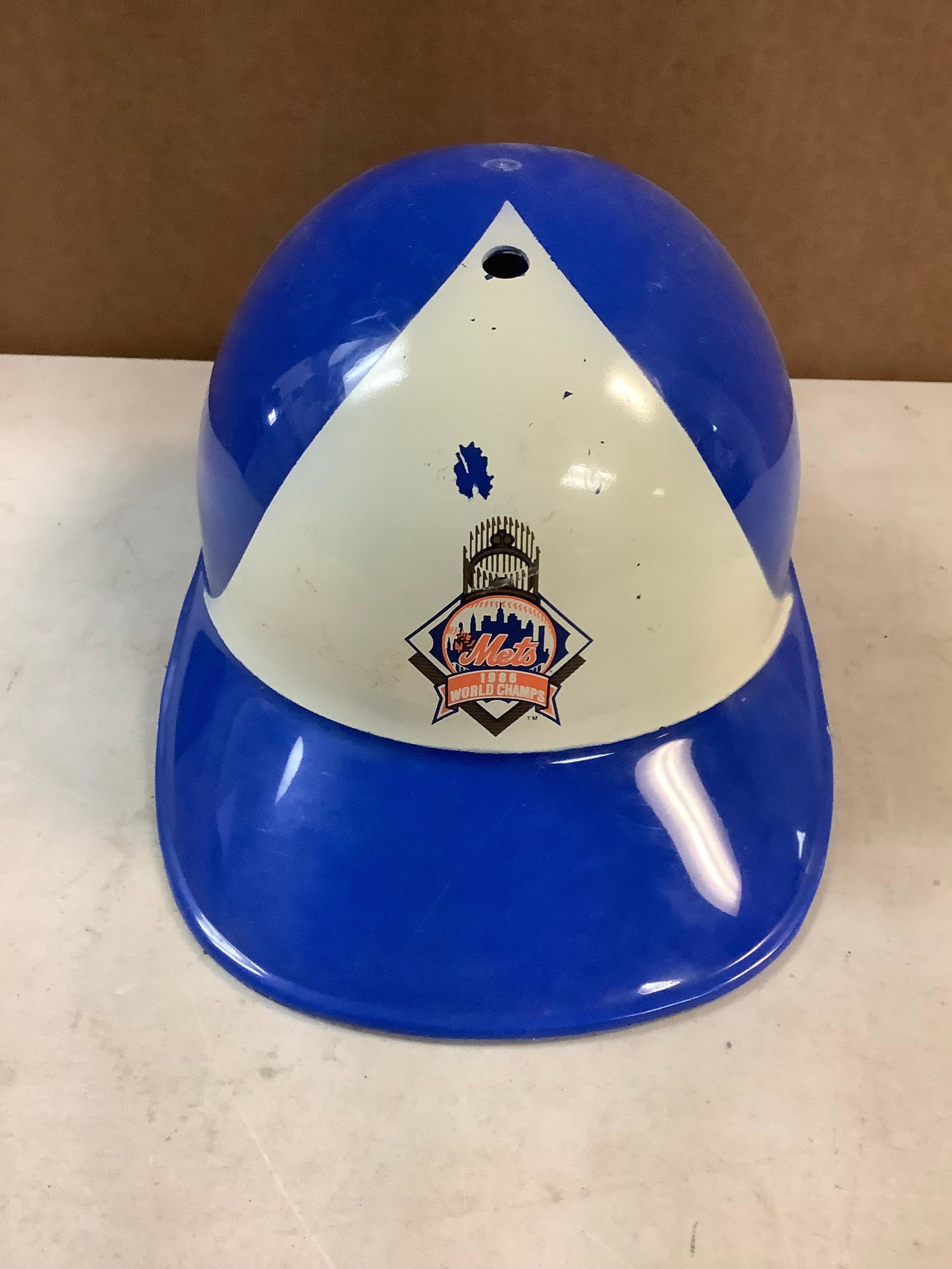 1986 world champs SHAY STADIUM giveaway batters helmet: 1986 world champs SHAY STADIUM giveaway batters helmet