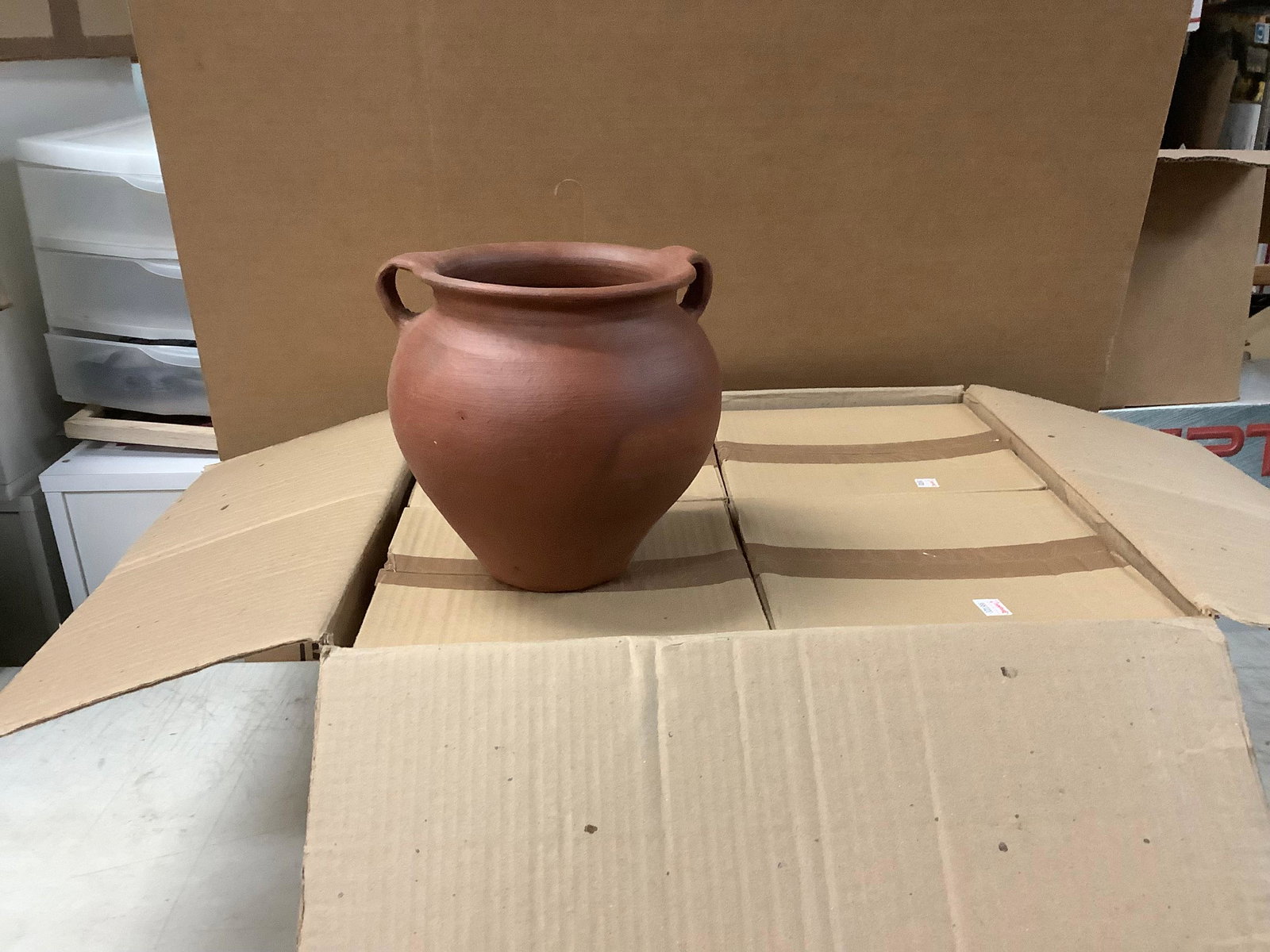 Case of 4 TERRACOTTA pots (1 of 1)