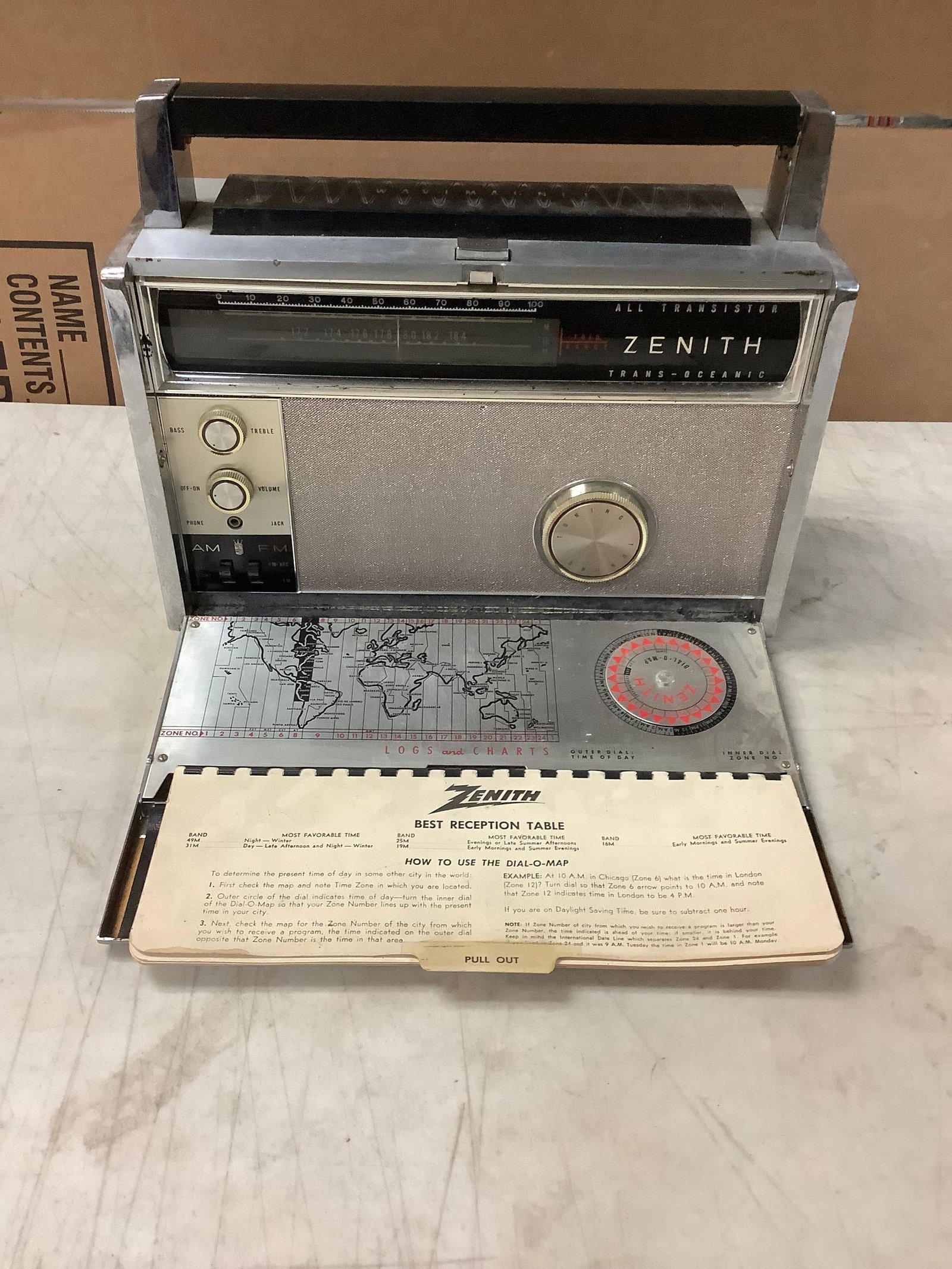 ZENITH TRANS-OCEANIC FM-AM MULTIBAND ROYAL '3000-1' (1 of 4)