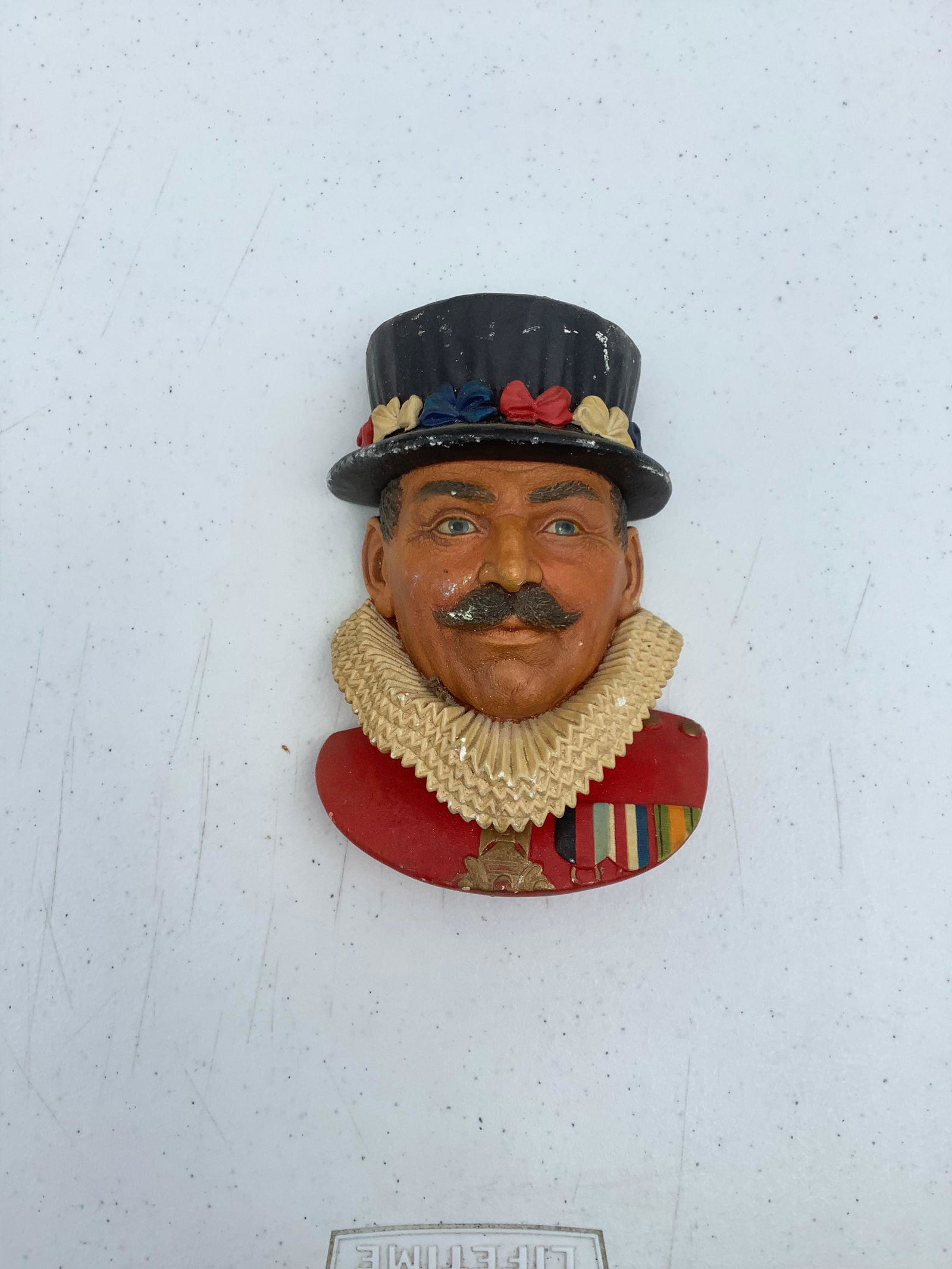 Vintage 1982 Legends Products Made in England "The Beefeater" Chalkware Wall Hanging 6.5" (1 of 1)