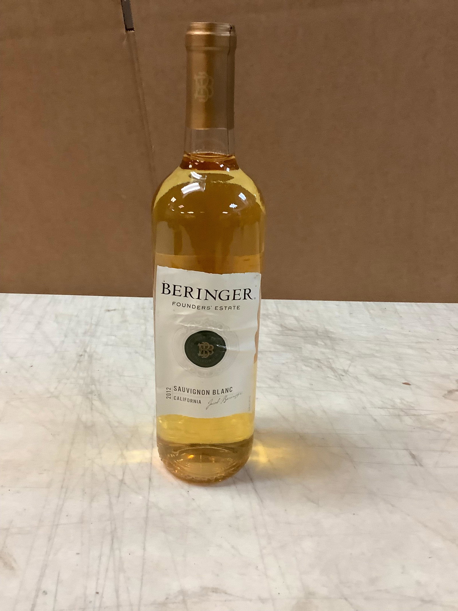 BERINGER FOUNDERS ESTATE SAUVINGNON BLANC sealed: Any contents in bottle is Free; You are bidding on the bottle & unbroken tax stamp