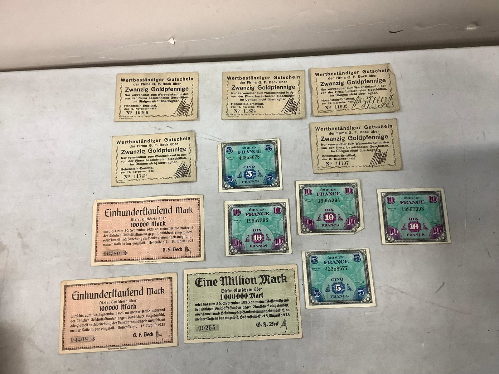 Vintage foreign paper money: Vintage foreign paper money