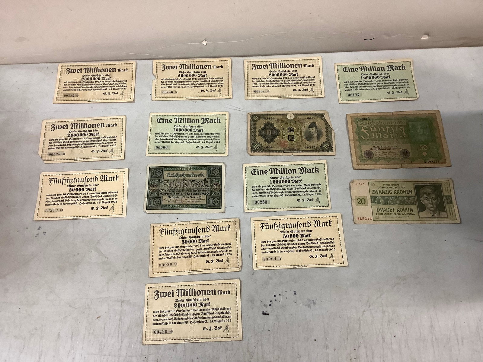 Vintage foreign paper money: Vintage foreign paper money