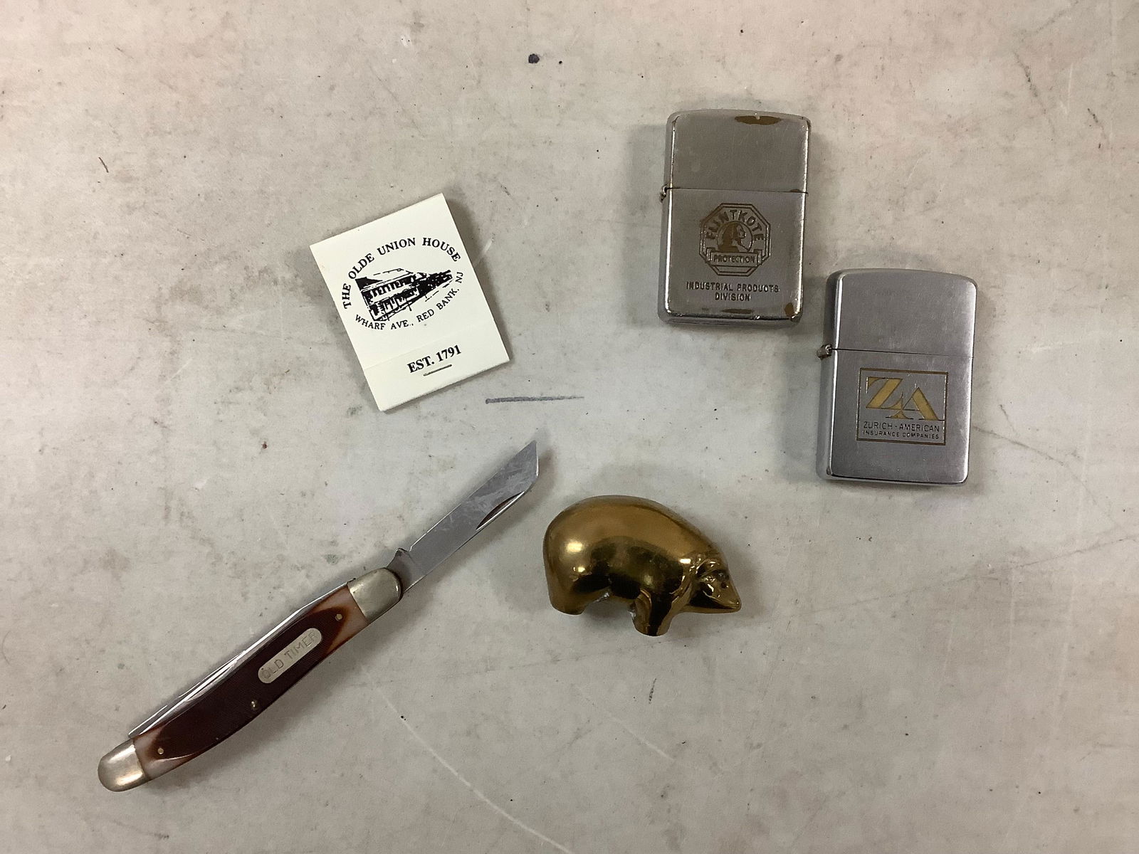 Lot of pocket knife, lighters and more (1 of 1)