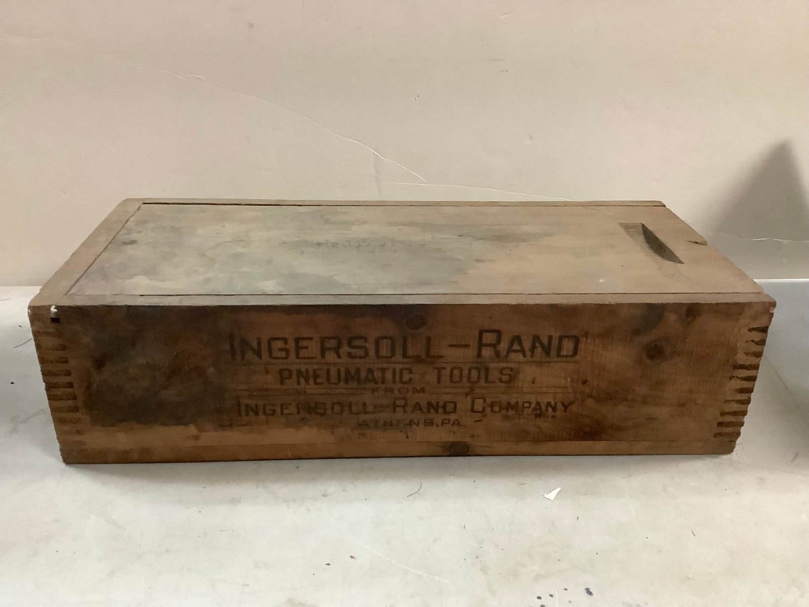 Vintage INGERSOL-RAND wood tool box 8x18.5x8: Vintage INGERSOL-RAND wood tool box 8x18.5x8