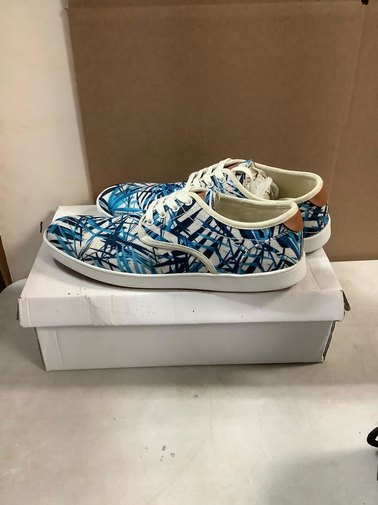 *NEW* STEVE MADDEN sneaker size 9.5 (1 of 1)