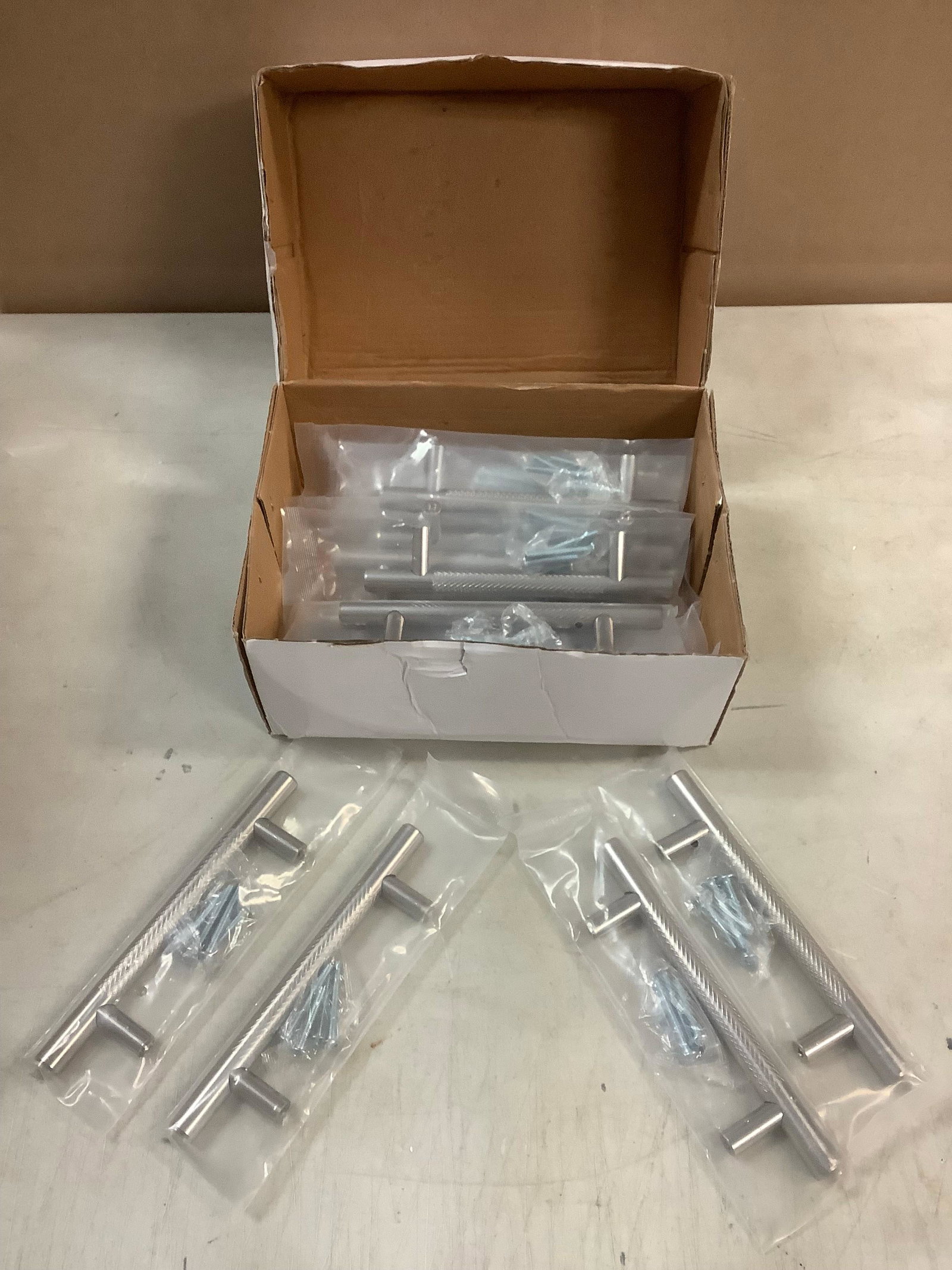 *NEW* CABINET handles (screws included): *NEW* CABINET handles (screws included)