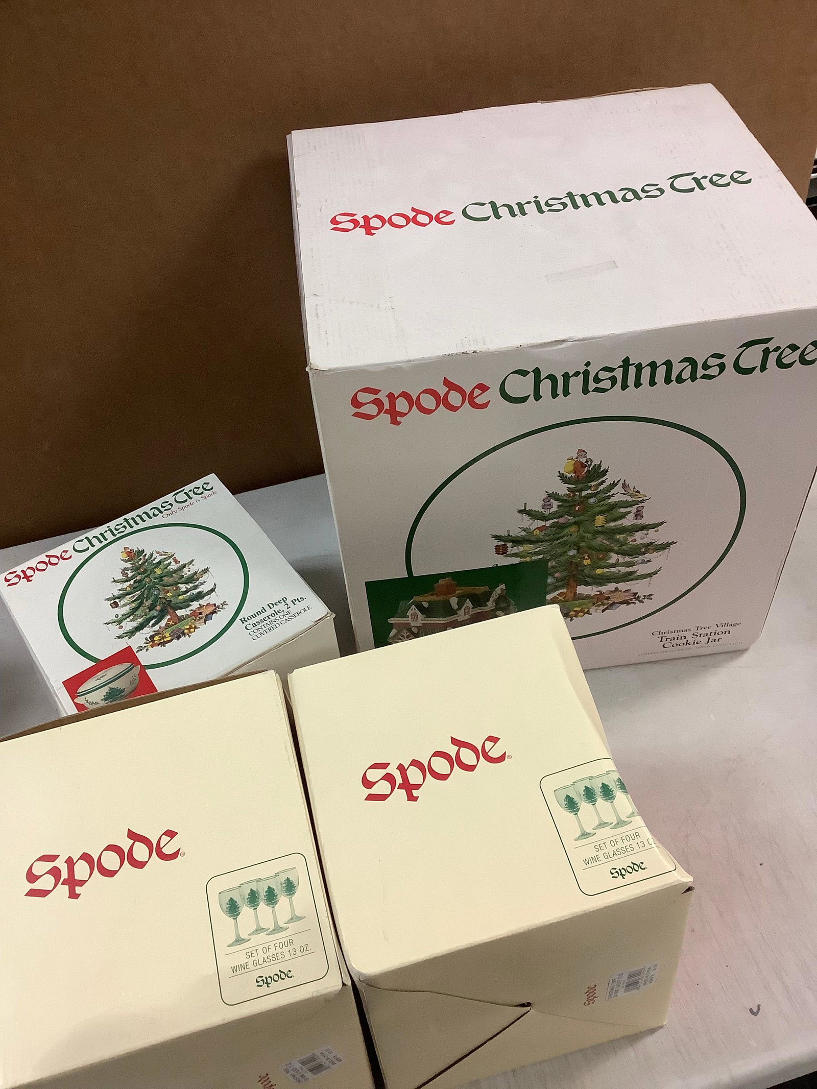 Lot of christmas spode wine glasses, round deep casserole bowl, and train station cookie jar: Lot of christmas spode wine glasses, round deep casserole bowl, and train station cookie jar