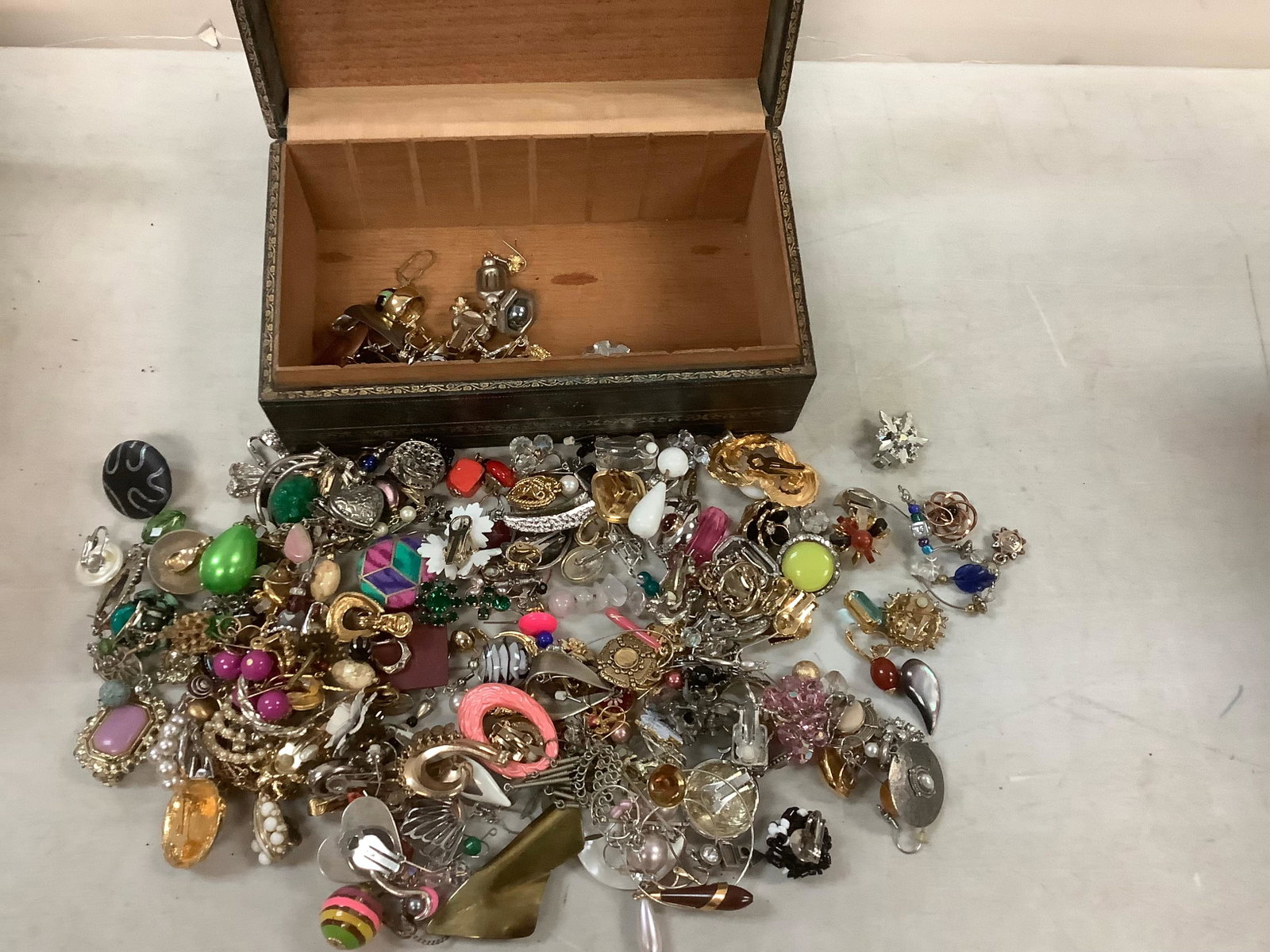 Jewelry box full of jewelry: Jewelry box full of jewelry