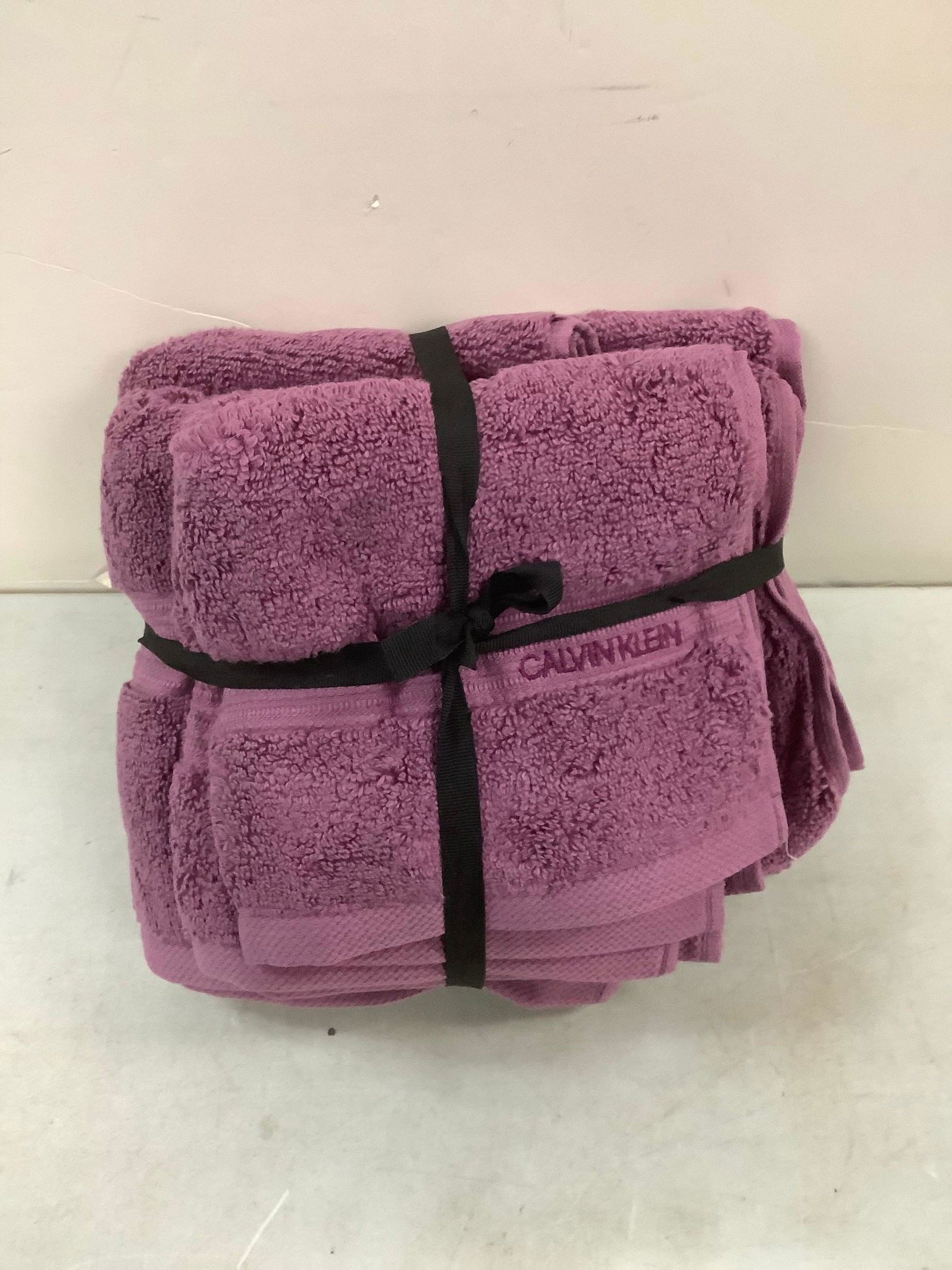 *NEW* CALVIN KLEIN towel set (1 of 1)