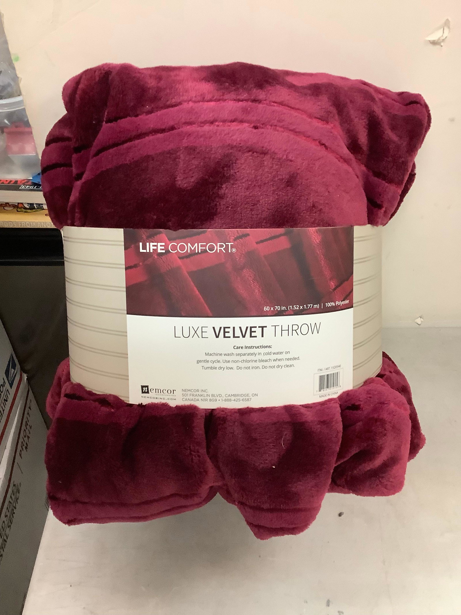 New Life Comfort Luxe Velvet Throw 100 Percent Polyester: New Life Comfort Luxe Velvet Throw 100 Percent Polyester