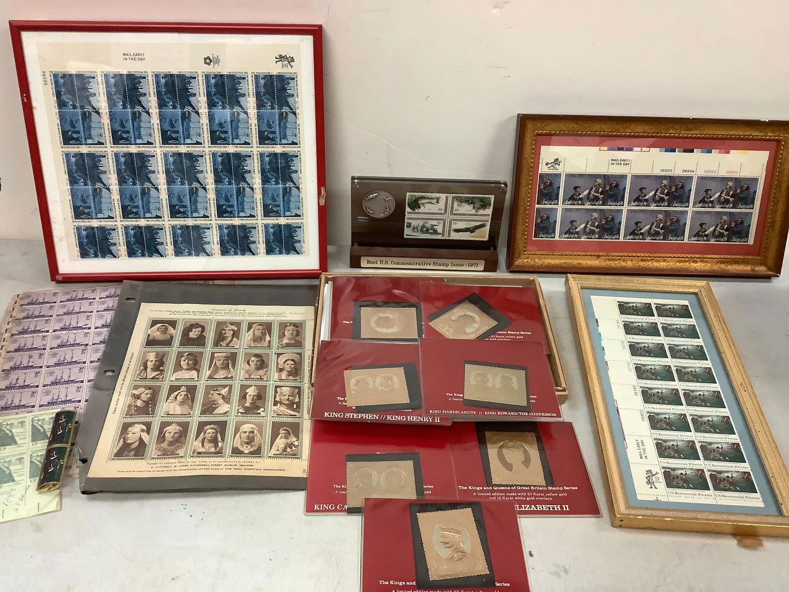 Lot of assorted stamps, some in frames (1 of 1)