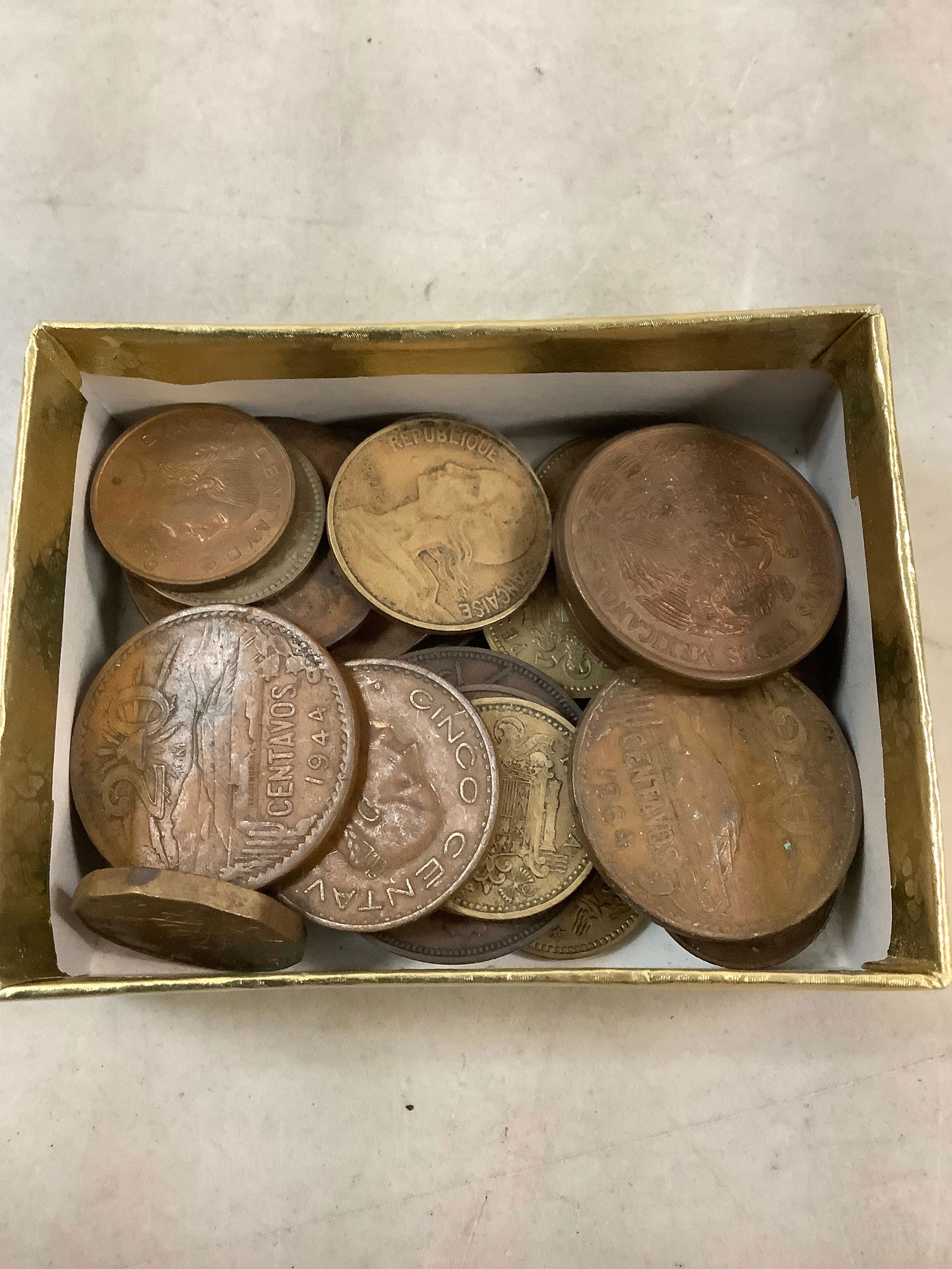 Lot of various foreign coins (1 of 1)