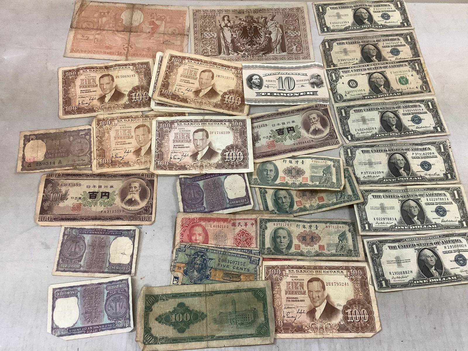 Lot of vintage collectable money (1 of 1)