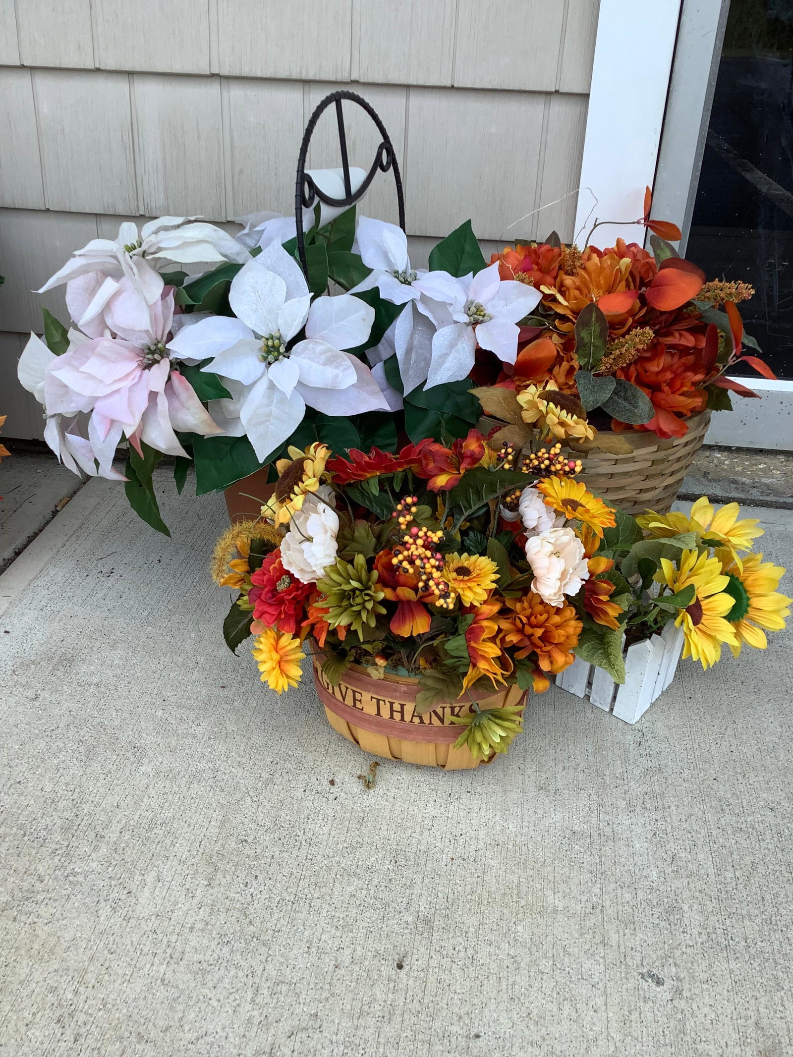 Lot of Faux Flower Baskets: Lot of Faux Flower Baskets