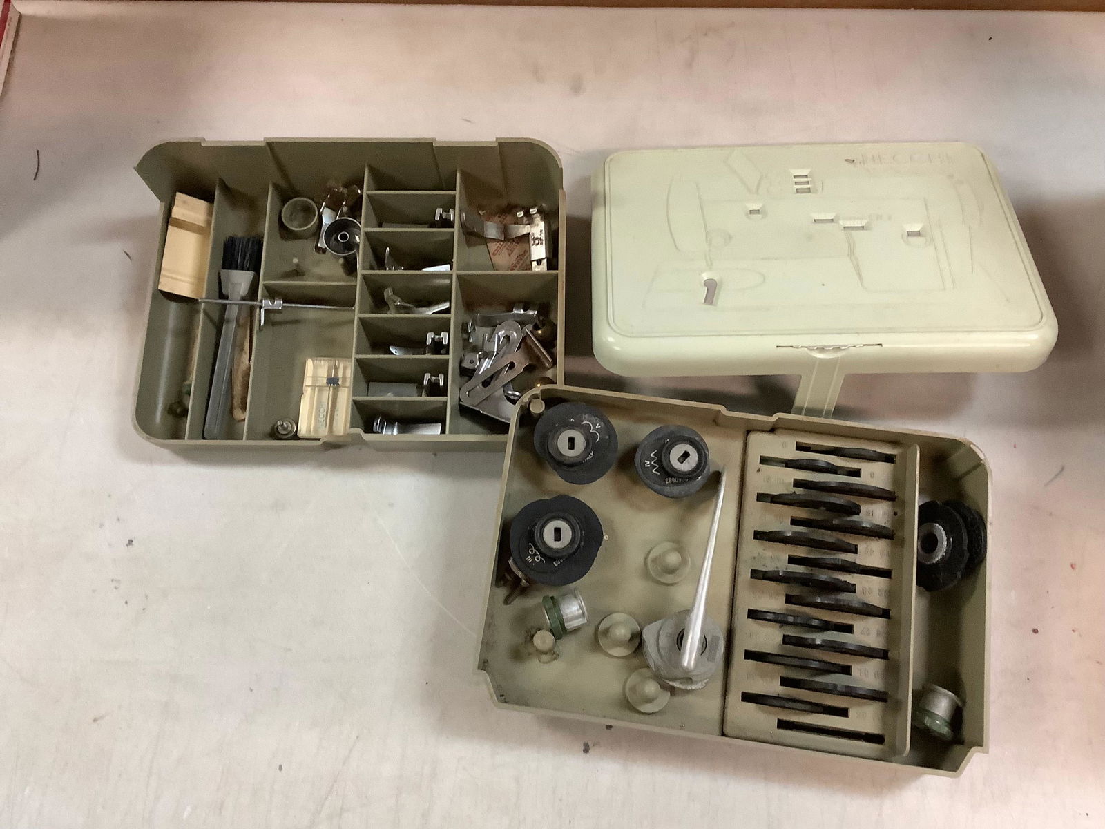 Vintage NECCHI sewing kit (1 of 1)