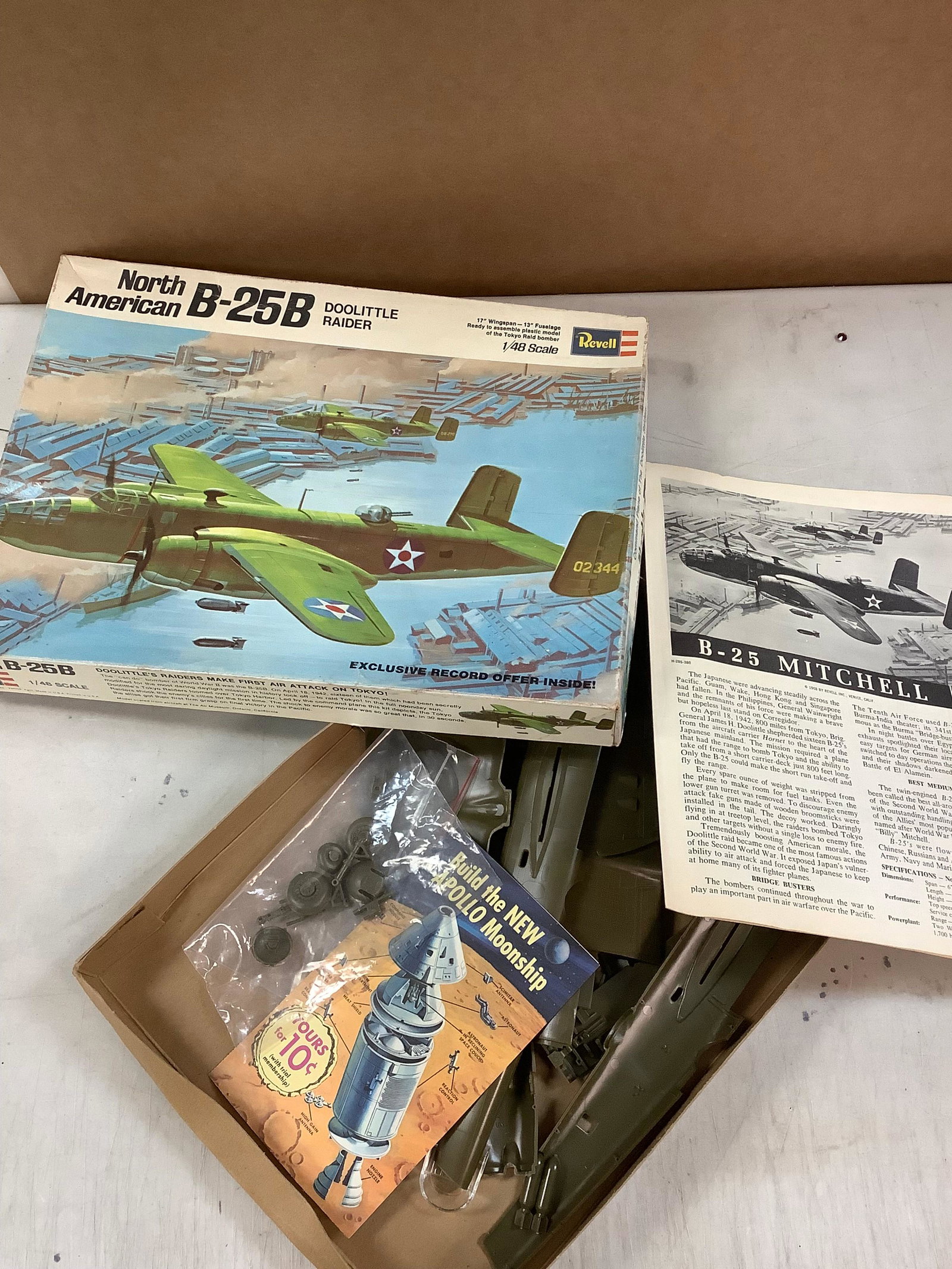 Vintage revell North american B-25B command plane of the doolitle raiders: Vintage revell North american B-25B command plane of the doolitle raiders