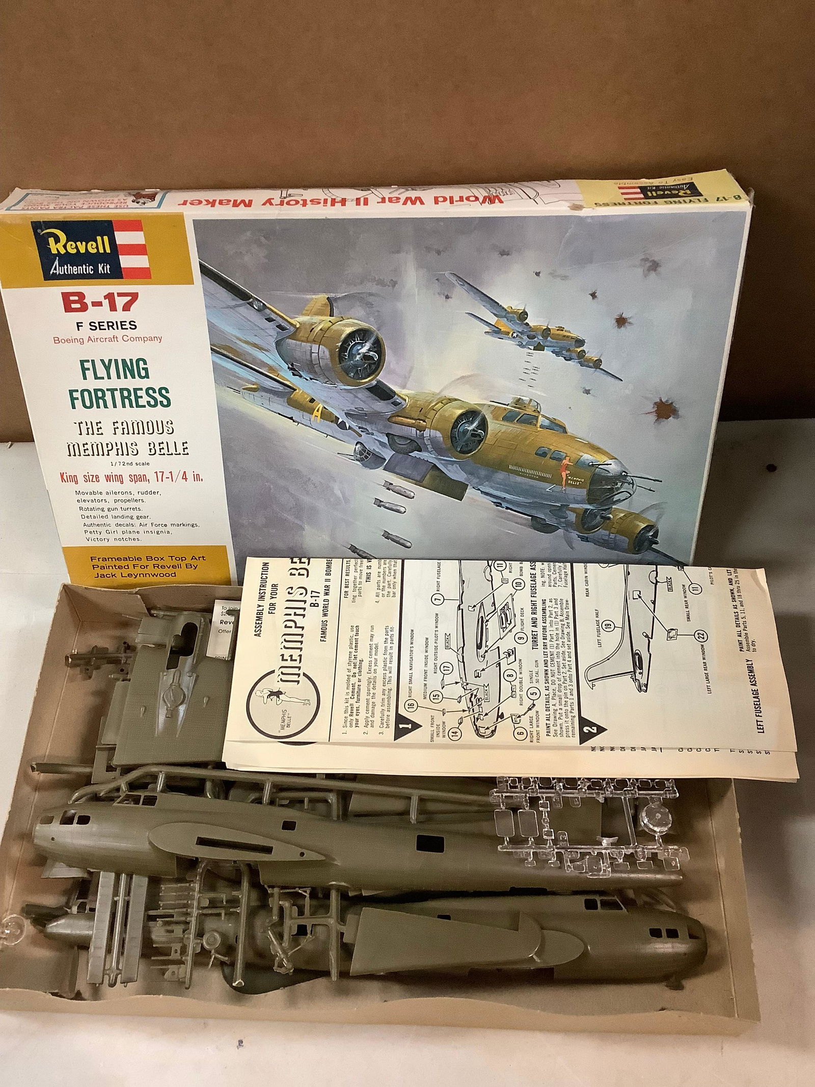 Vintage plane model Revell B-17 Flying Fortress (1 of 1)