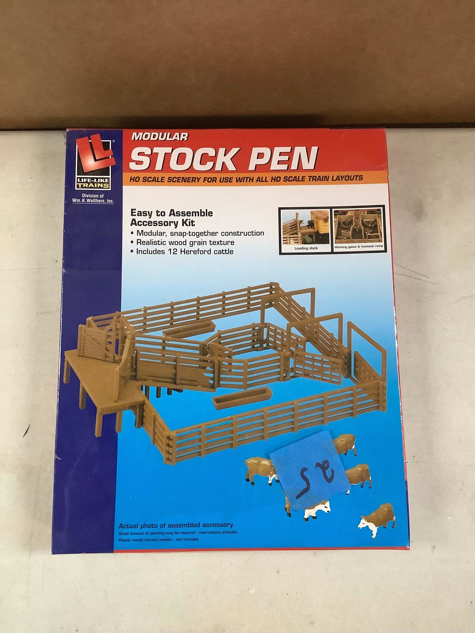 Vintage model modular stock pen (life-like trains): Vintage model modular stock pen (life-like trains)