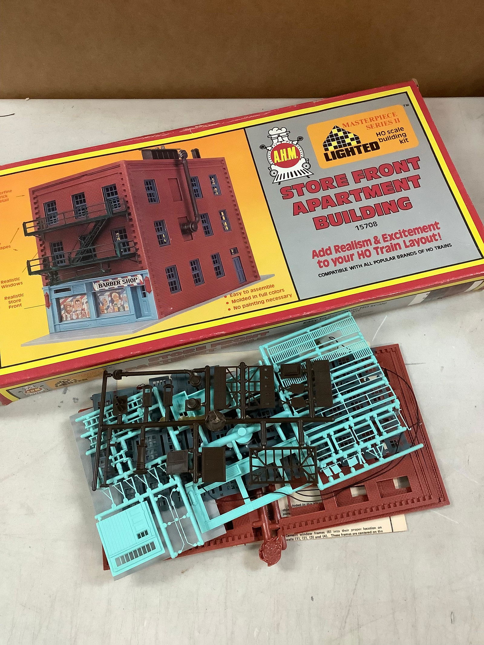 Vintage AHM Storefront apartment building lighted model: Vintage AHM Storefront apartment building lighted model