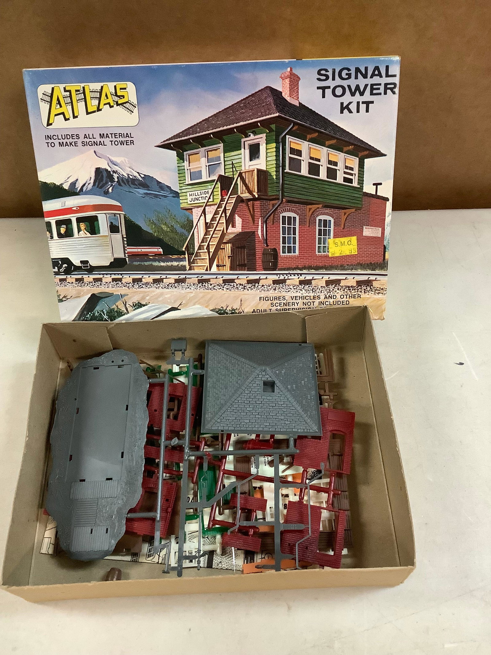 Vintage Atlas Signal Tower model kit: Vintage Atlas Signal Tower model kit