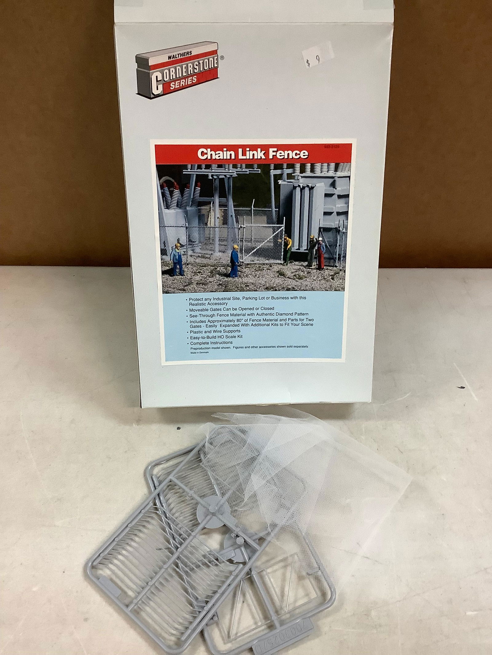 Vintage cornerstone series chain link fence model: Vintage cornerstone series chain link fence model