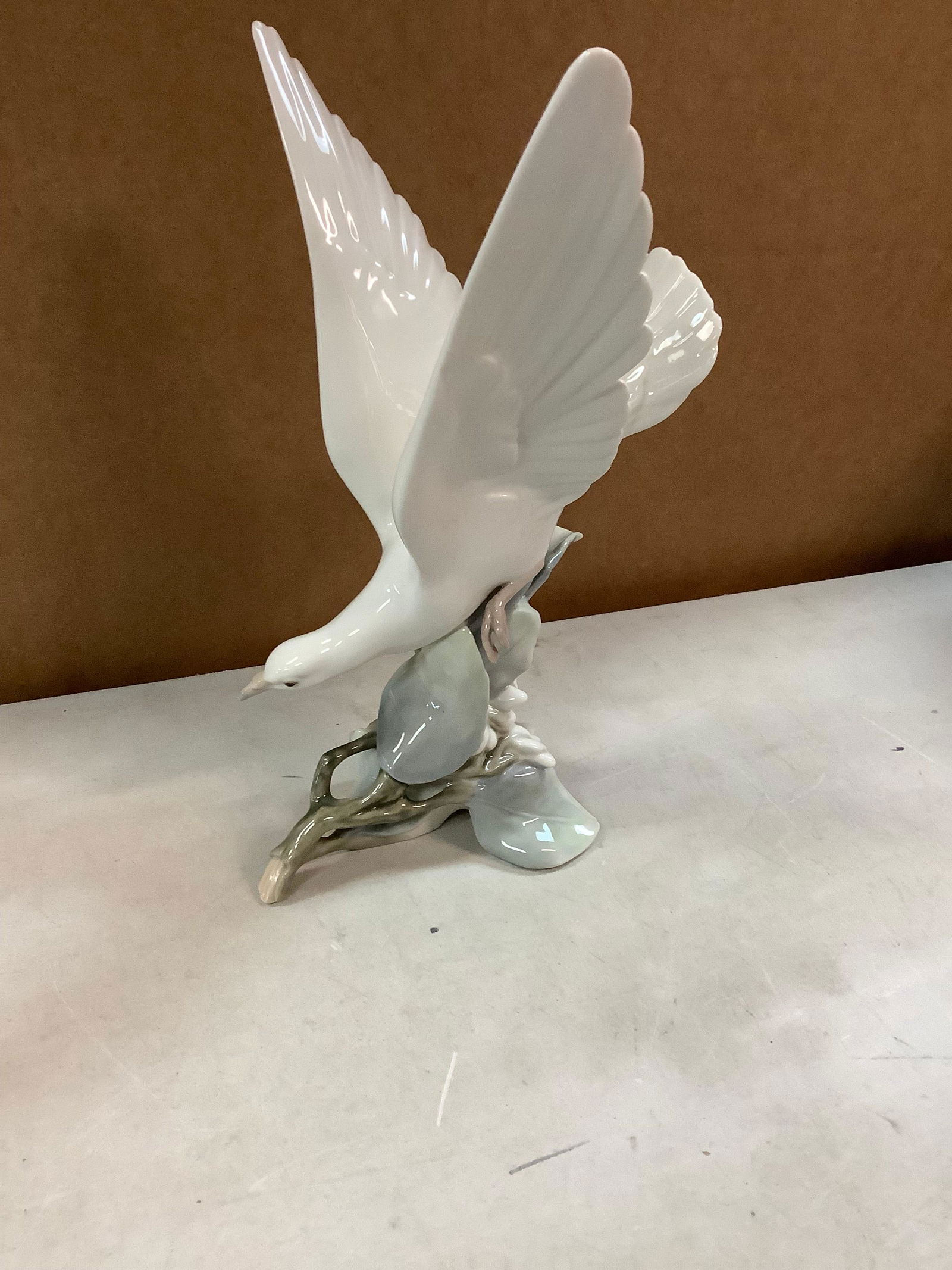 Lladro ceramic swan 12in.tall (1 of 1)