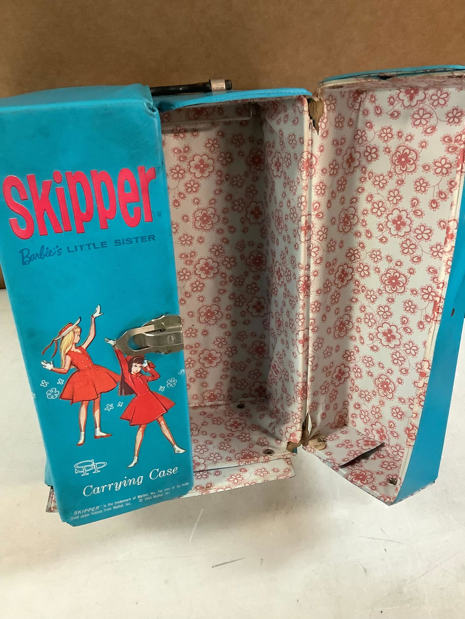 Vintage skipper Barbies little sister carrying case (1 of 1)