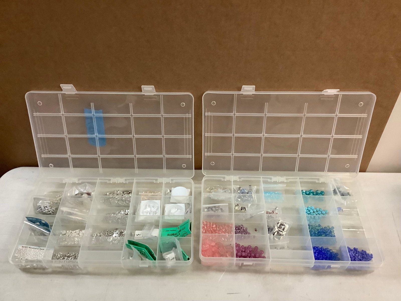 2 boxes of Jewelry making material: 2 boxes of Jewelry making material