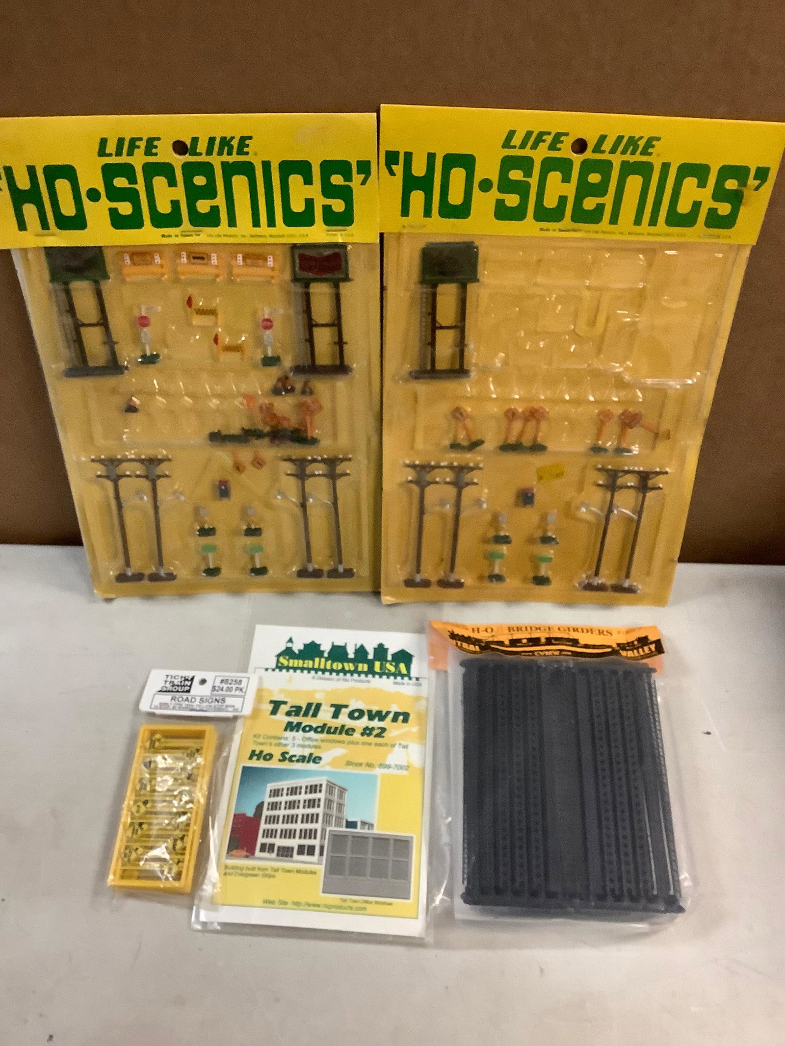 Lot of lifelike HO-scenics, smalltown USA module, bridge girders: Lot of lifelike HO-scenics, smalltown USA module, bridge girders