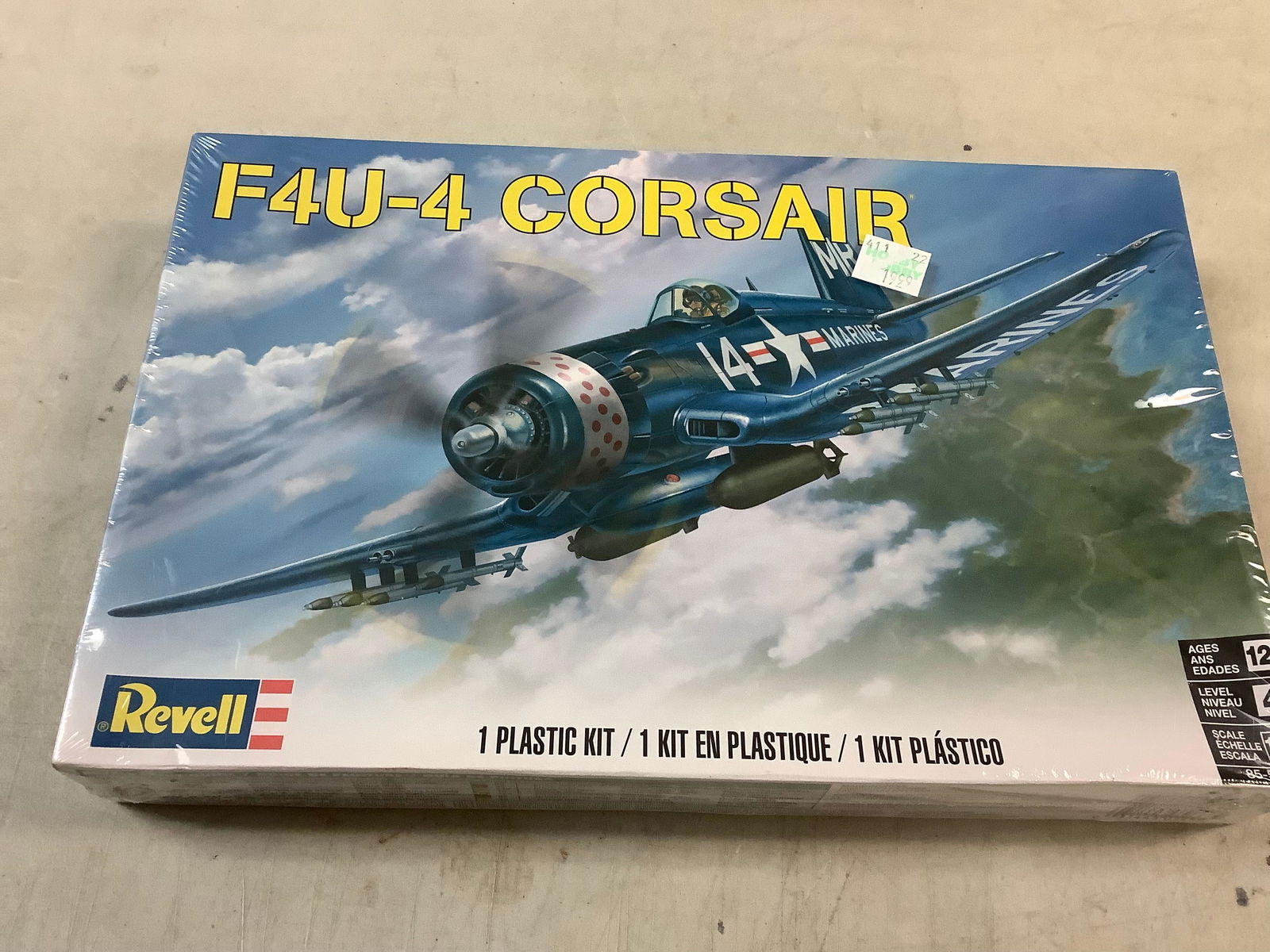 Revell F4U-4 Corsair 14 marines model kit (1 of 1)
