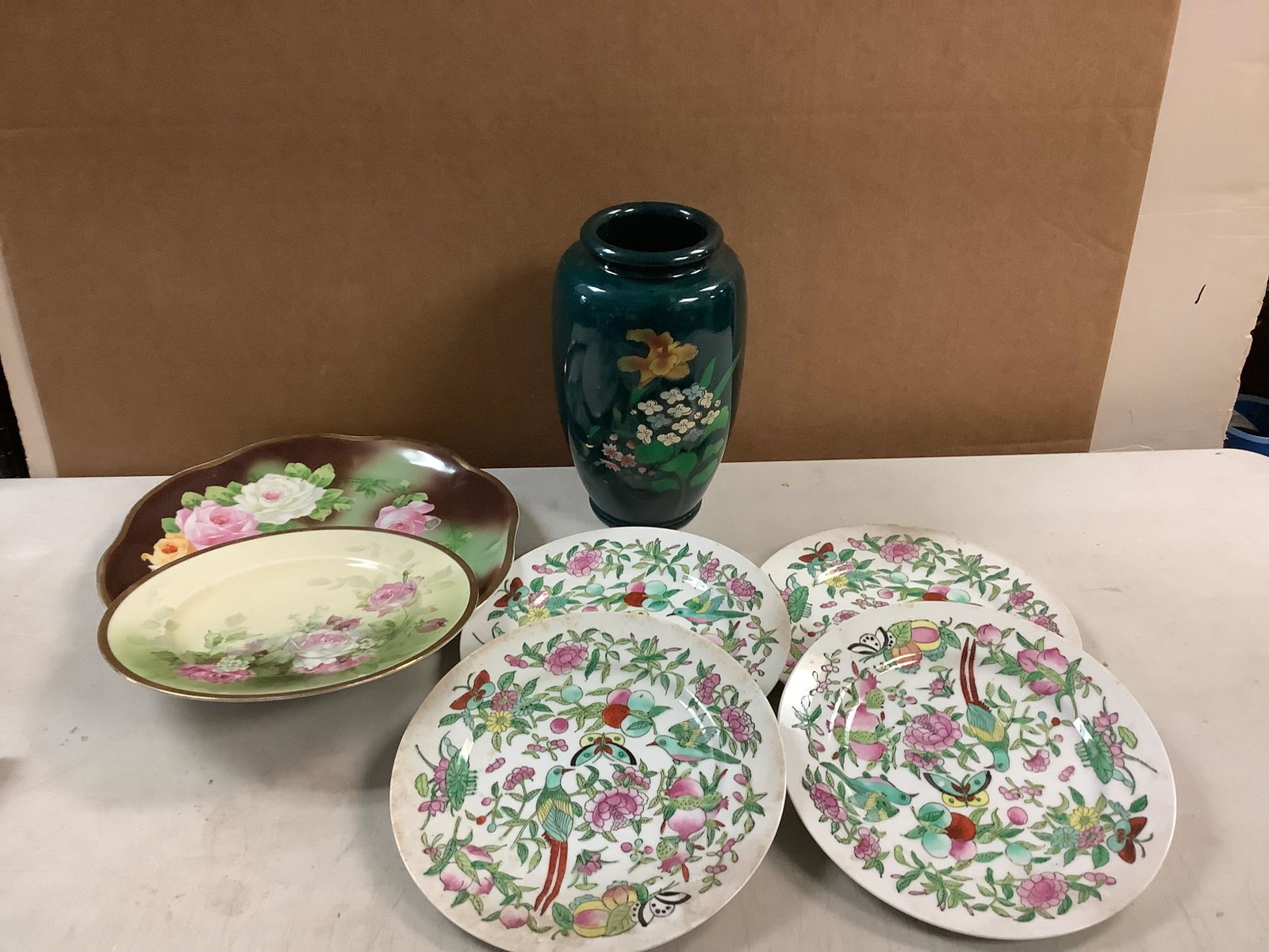 Lot of ORIENTAL vase and plates 10in tallest: Lot of ORIENTAL vase and plates 10in tallest