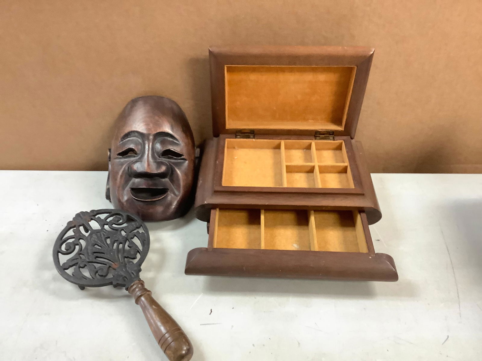 Lot of wooden jewelery box, wood mask 8x9 and castiron Trivet: Lot of wooden jewelery box, wood mask 8x9 and castiron Trivet